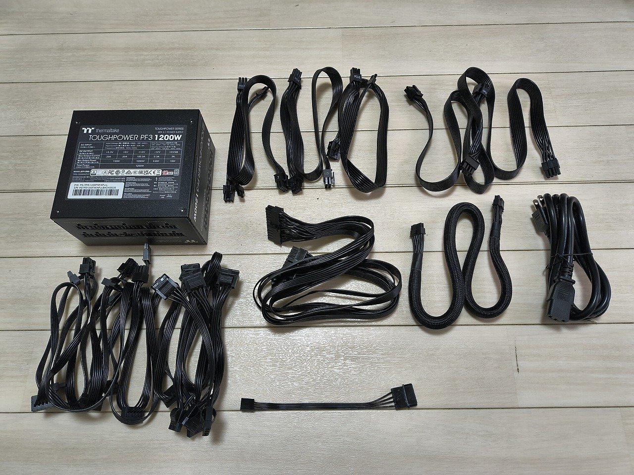 大容量1200WでコンパクトなATX電源：Thermaltake TOUGHPOWER PF3 1200W