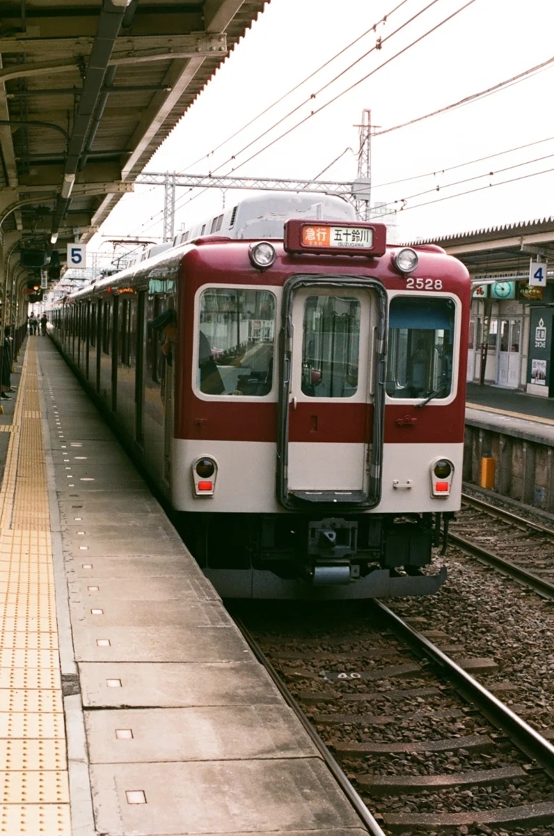 フィルムカメラと伊勢鉄道旅∣NikonFM2と観光特急しまかぜ｜あなでじ