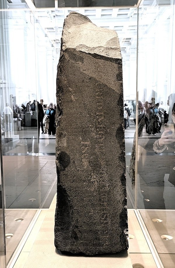 古代エジプトへの扉を開いたロゼッタストーン｜みに@イングランド