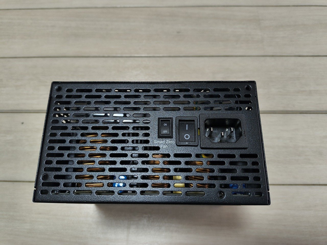 大容量1200WでコンパクトなATX電源：Thermaltake TOUGHPOWER PF3 1200W