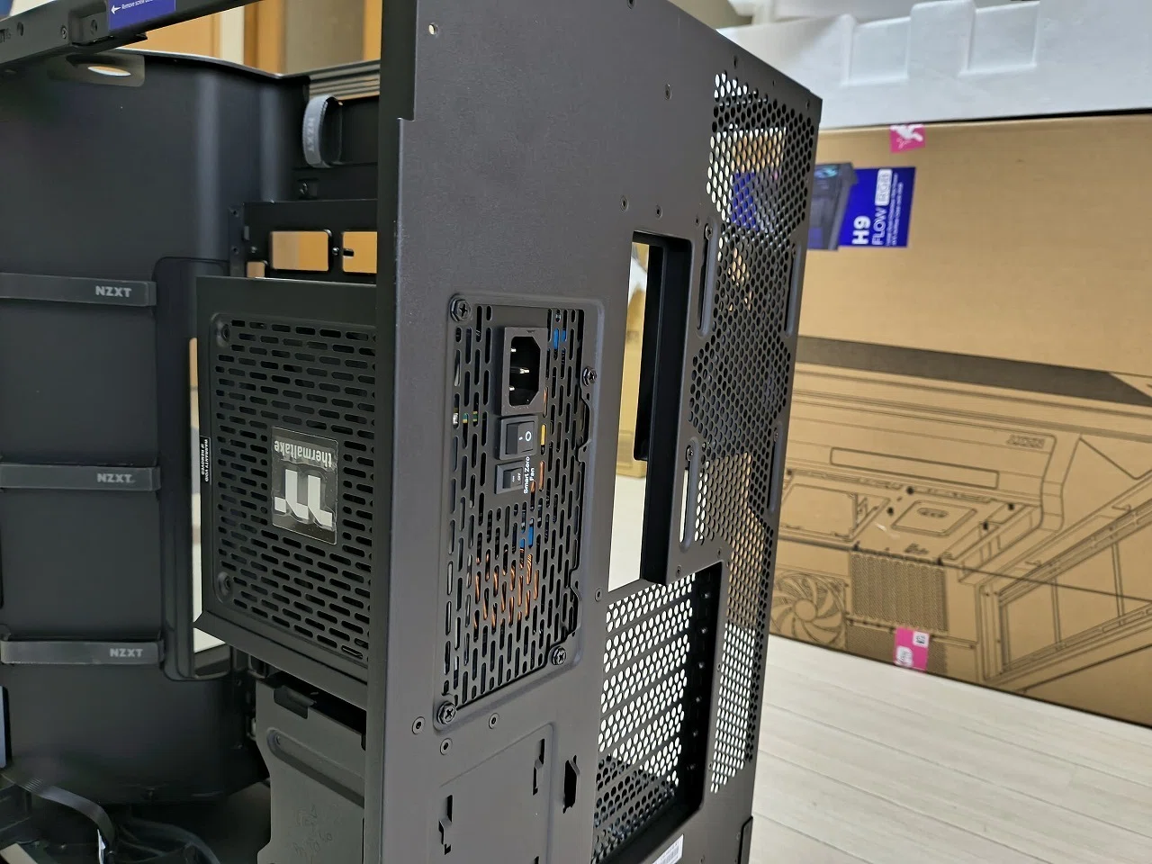 大容量1200WでコンパクトなATX電源：Thermaltake TOUGHPOWER PF3 1200W