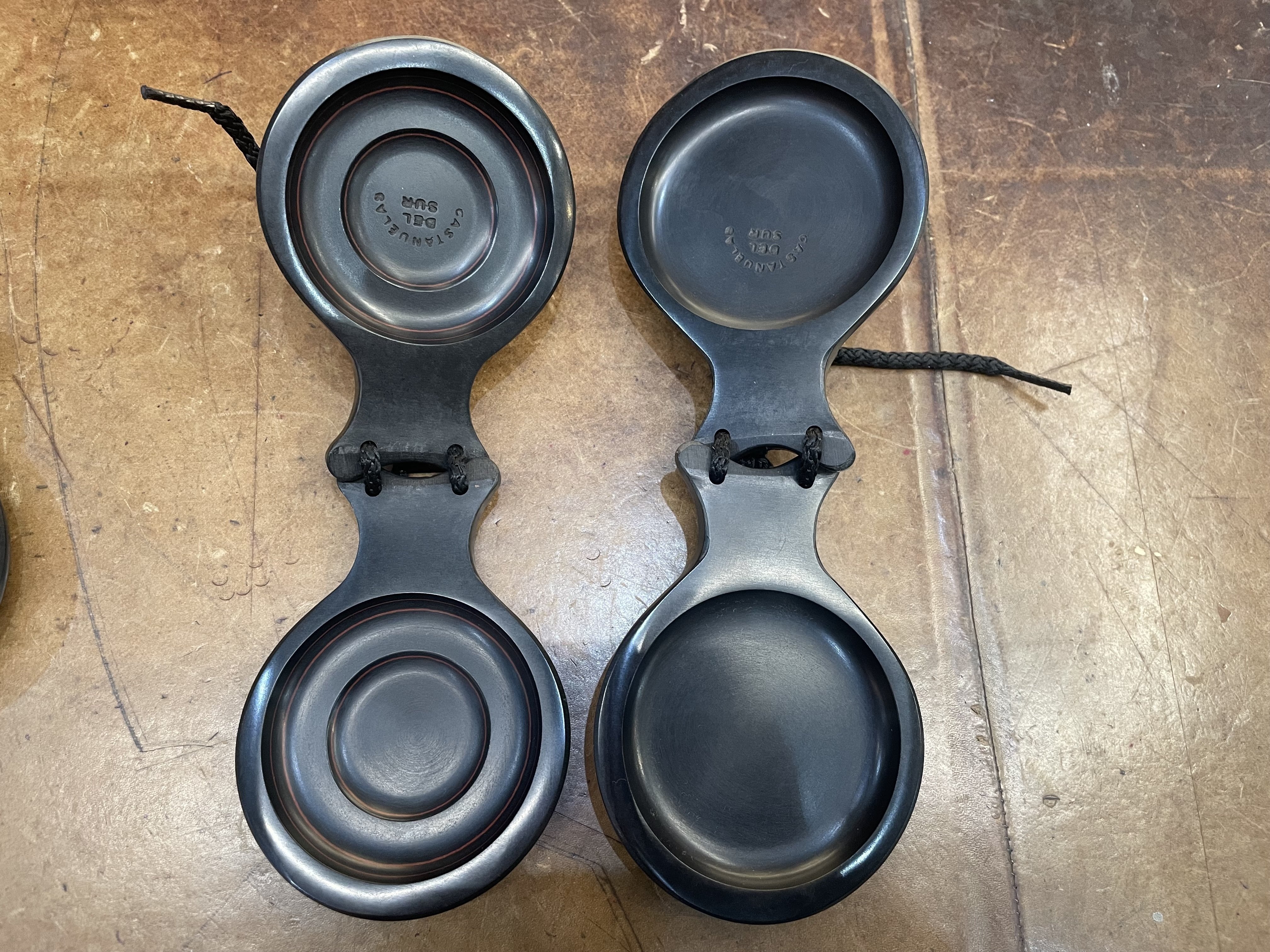 フラメンコ　カスタネット＜デルスール＞赤いラインが美しいベテアダ　フィブラ6号 フラメンカ、カスタネットを買う｜nonch8n｜セビージャ暮らしとフラメンコ