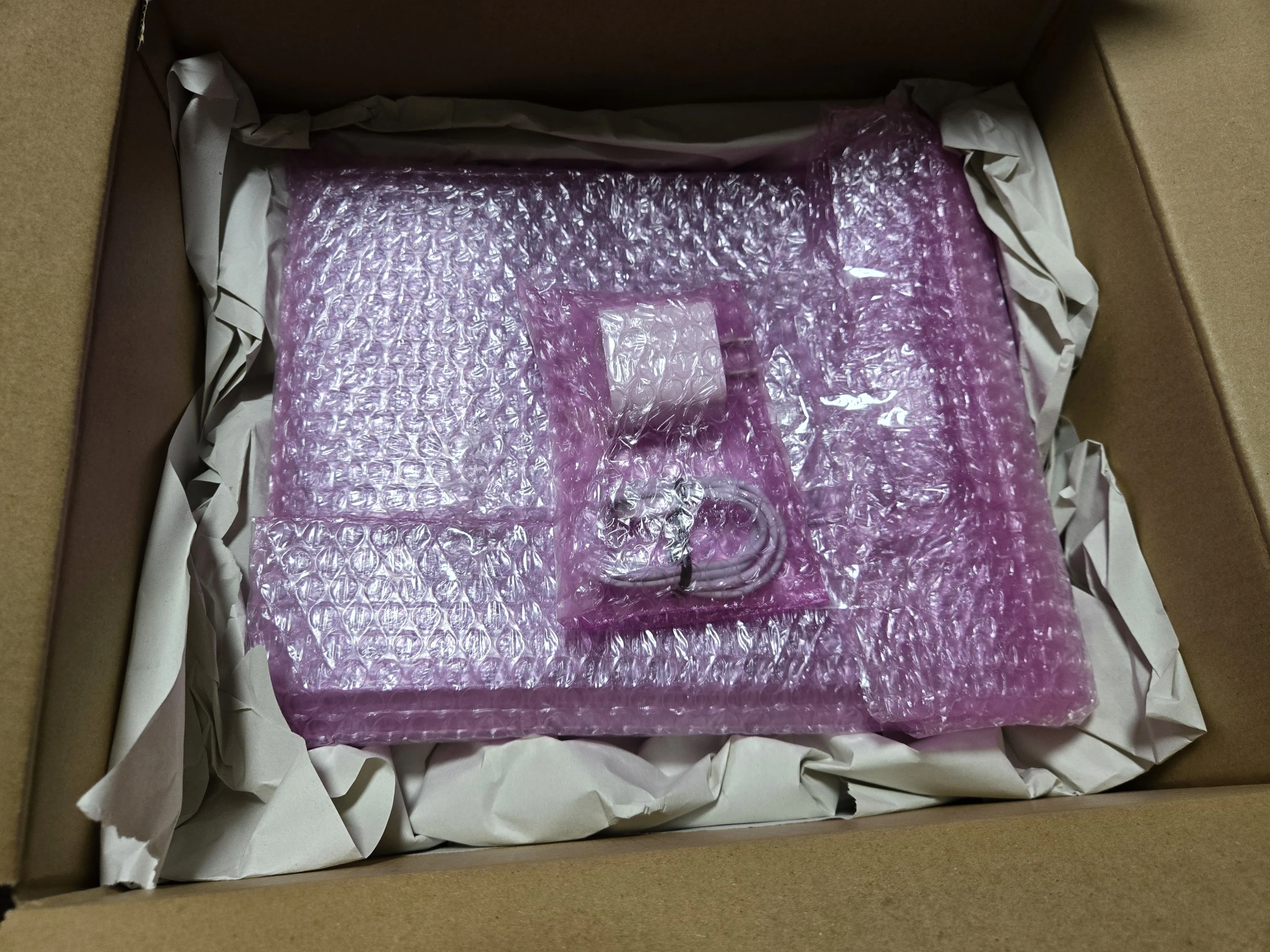 Unboxing the New iPad｜ようちゃん(たなよう)