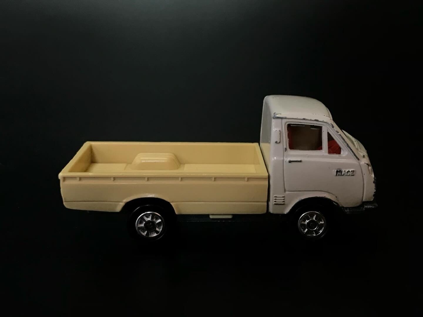 昭和トミカ】トヨタ ハイエース トラック──失われた箱が語り出す