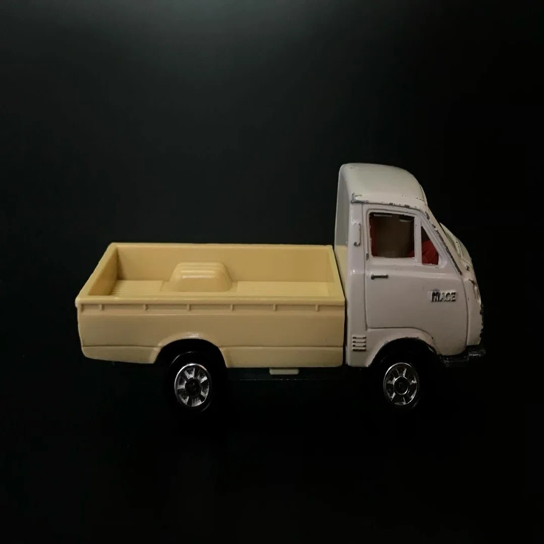 昭和トミカ】トヨタ ハイエース トラック──失われた箱が語り出す 