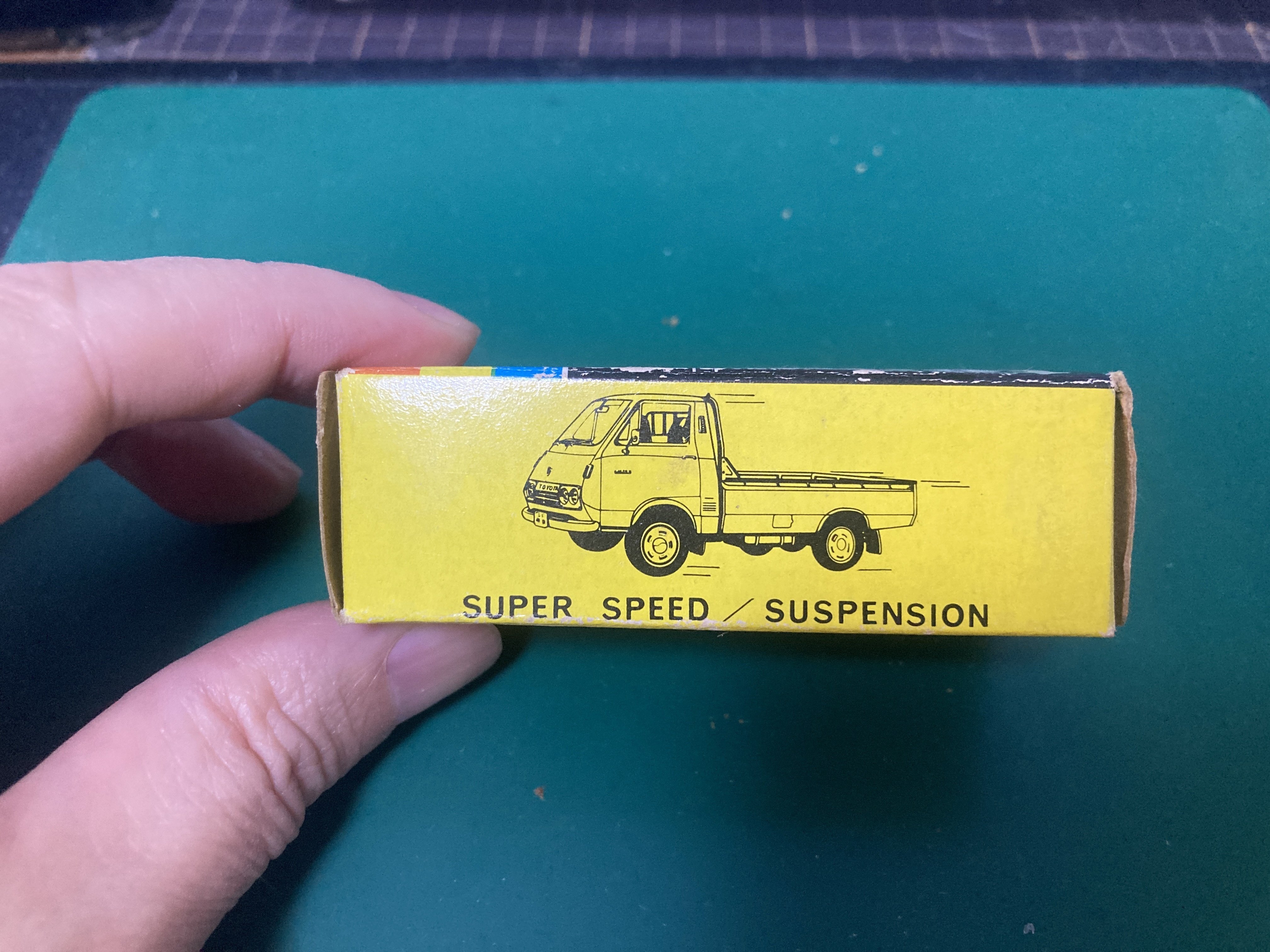 昭和トミカ】トヨタ ハイエース トラック──失われた箱が語り出す