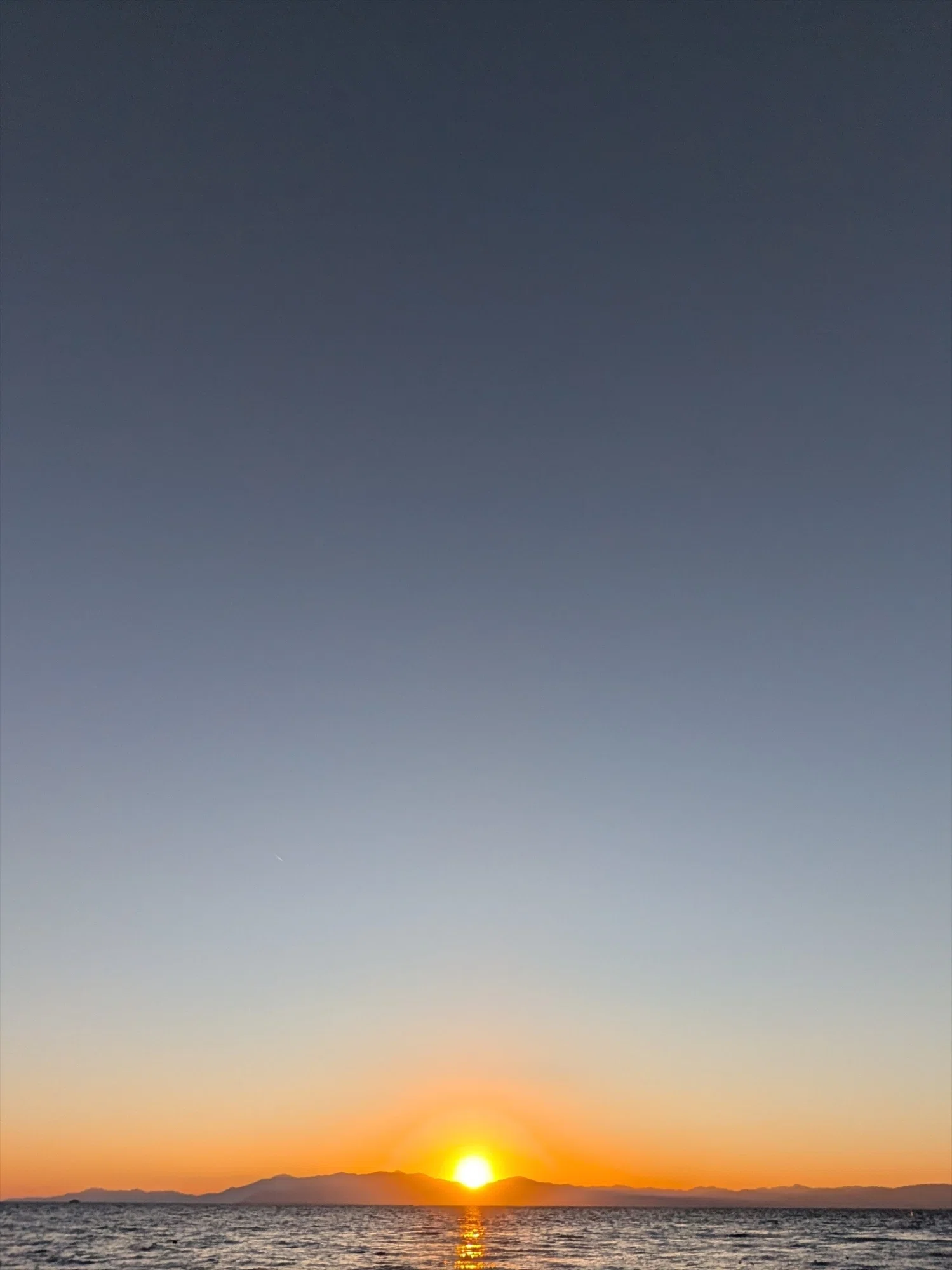 びわ湖岸で夕ばえ作戦 2025 № 25 夕日をGoogle Pixel 10 Pro XLの
