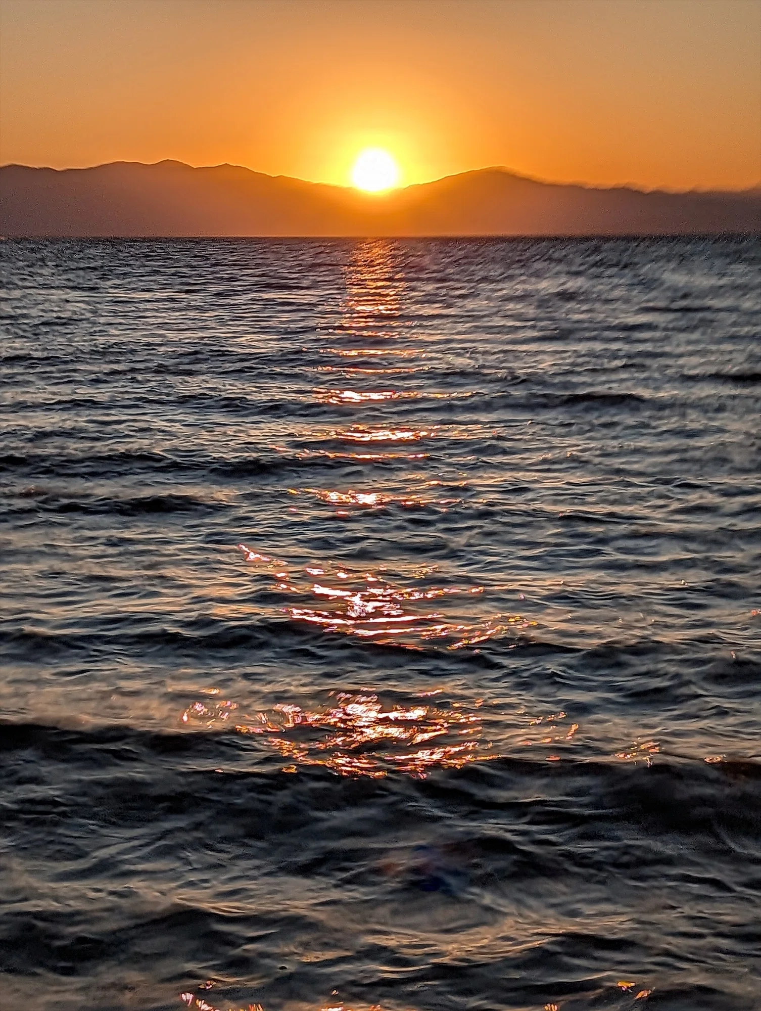 びわ湖岸で夕ばえ作戦 2025 № 25 夕日をGoogle Pixel 10 Pro XLの