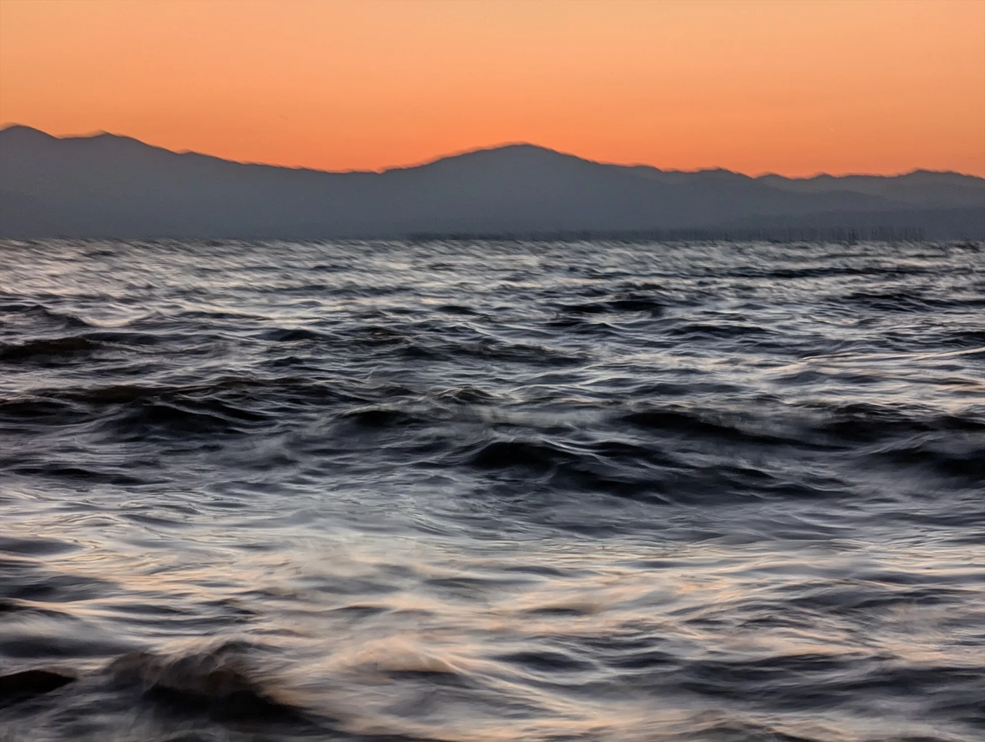 びわ湖岸で夕ばえ作戦 2025 № 25 夕日をGoogle Pixel 10 Pro XLの