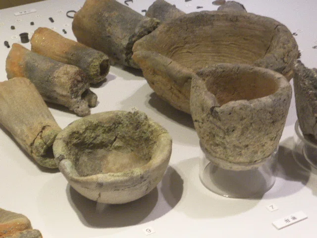 飛鳥池工房遺跡から出土した主要な出土品643点が重要文化財に指定され