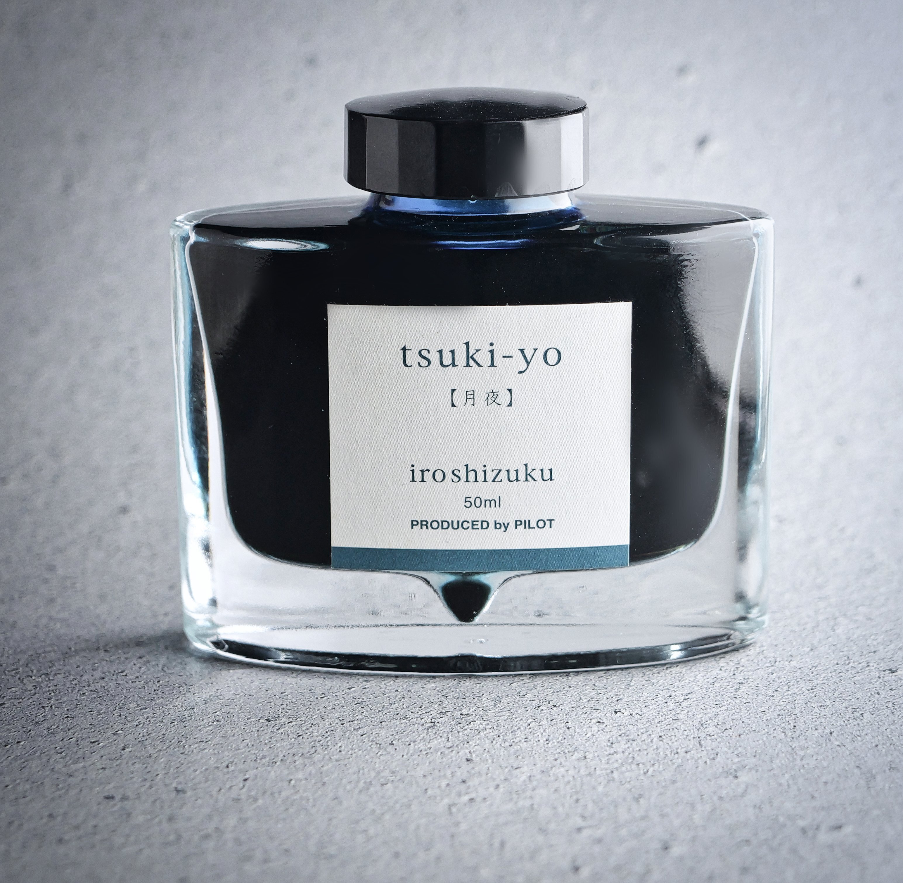 思索の底にゆっくり灯る青：色彩雫「月夜」｜Hideo Takehara