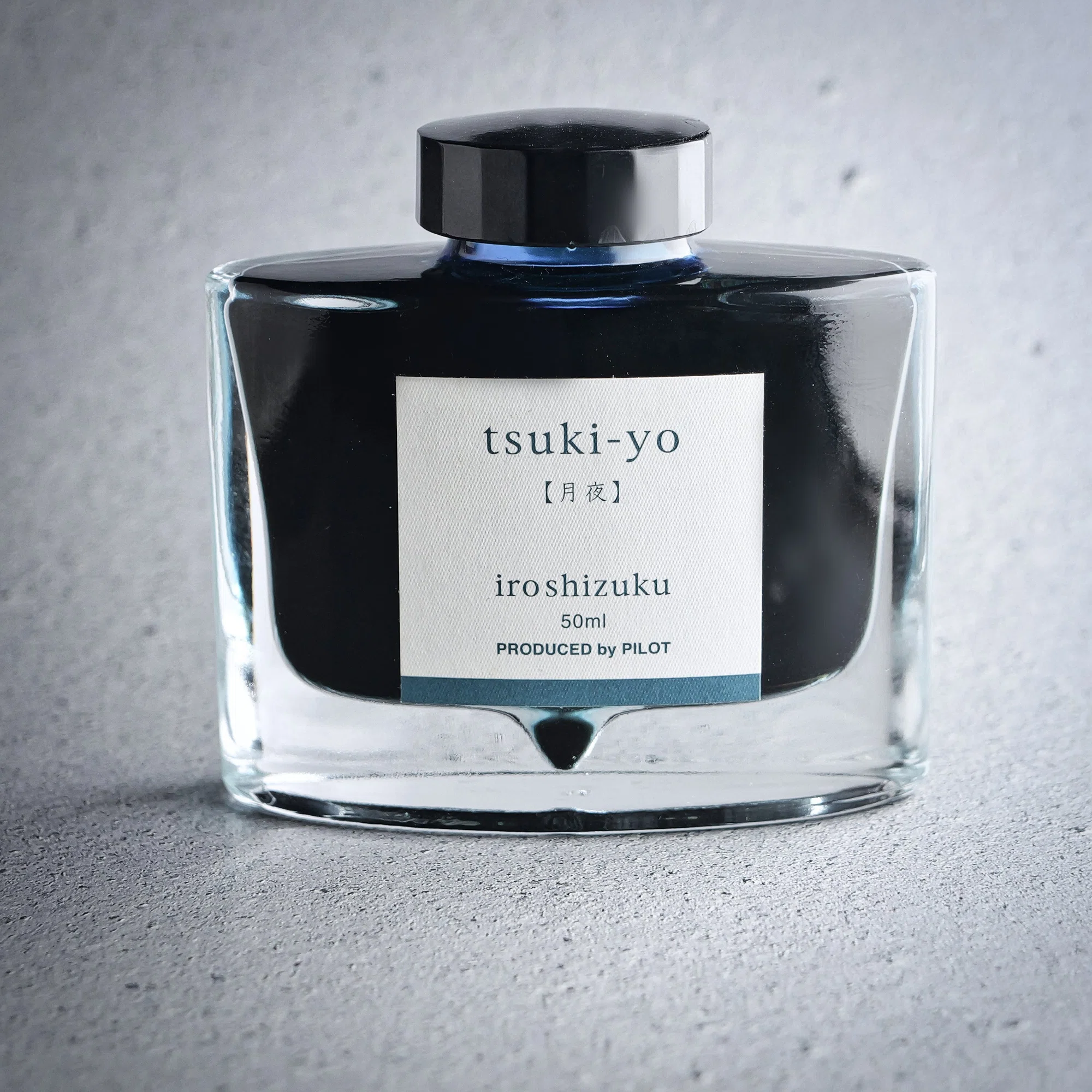 思索の底にゆっくり灯る青：色彩雫「月夜」｜Hideo Takehara