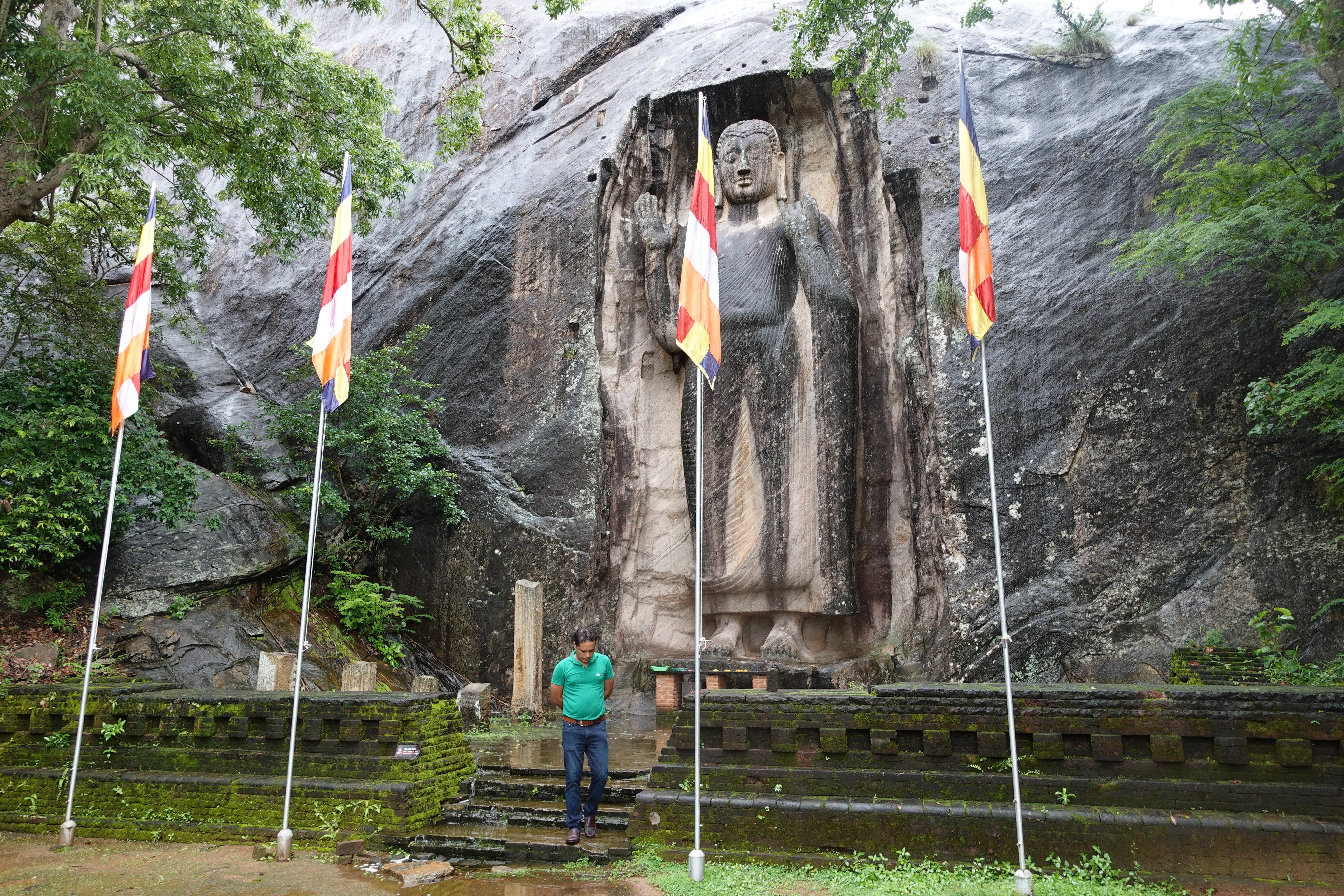 仏像 サッセールワ大仏～スリランカの山中にひっそりと佇む傑作仏像を訪ねて