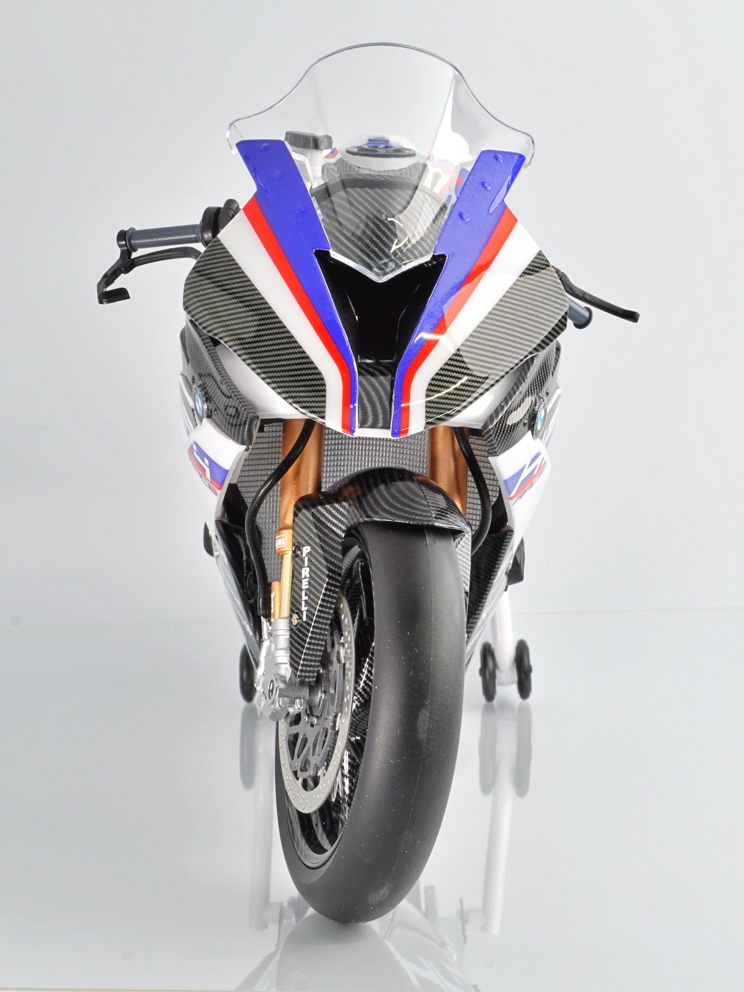 モンモデル 1/9 BMW HP4 RACE 組み立てるだけの贅沢、塗装済み