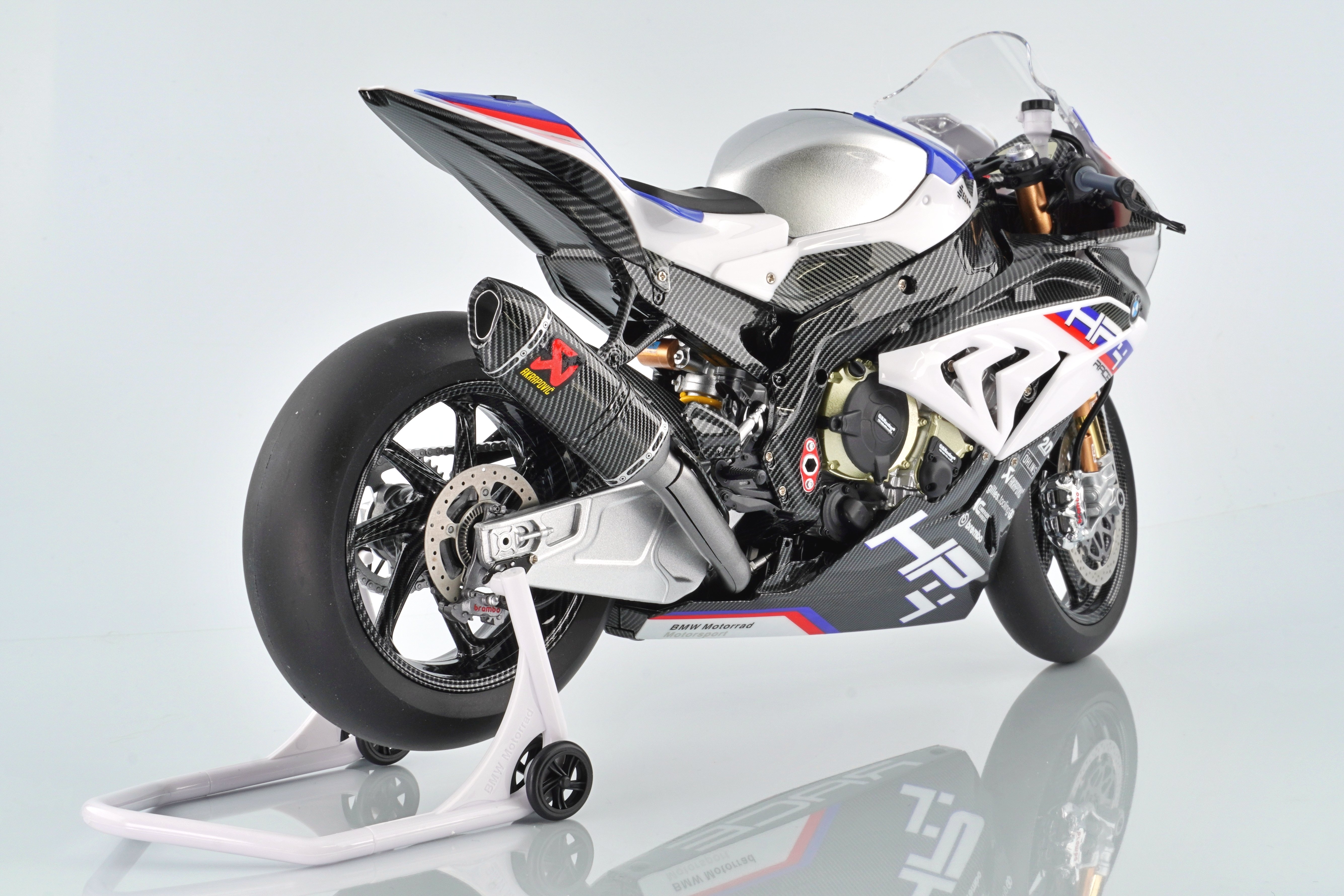 モンモデル 1/9 BMW HP4 RACE 組み立てるだけの贅沢、塗装済み