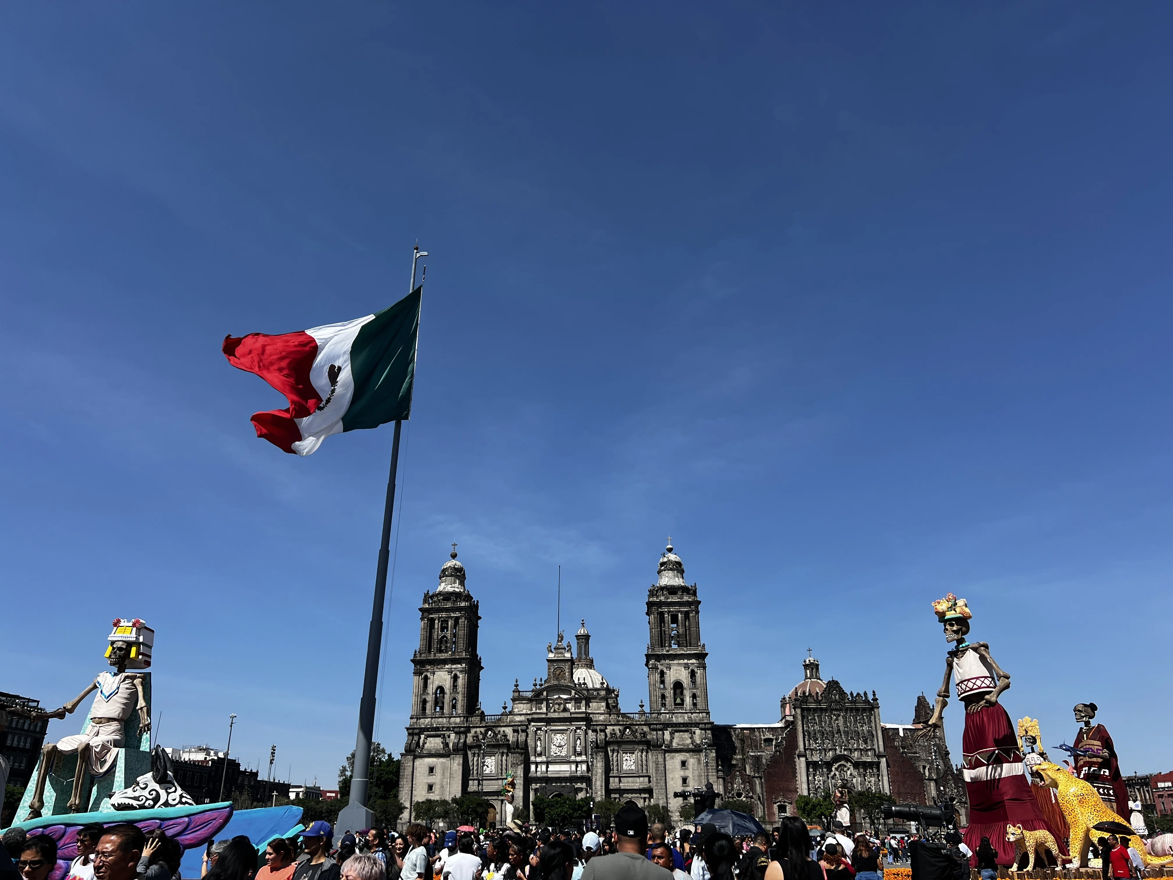 メキシコ旅🇲🇽〜メキシコシティ編①〜市内移動、念願のソカロ広場