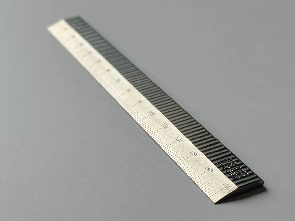 ULTIMATE STATIONERY REVIEW】#002 【1万円の定規】REAL EDGE Titan 