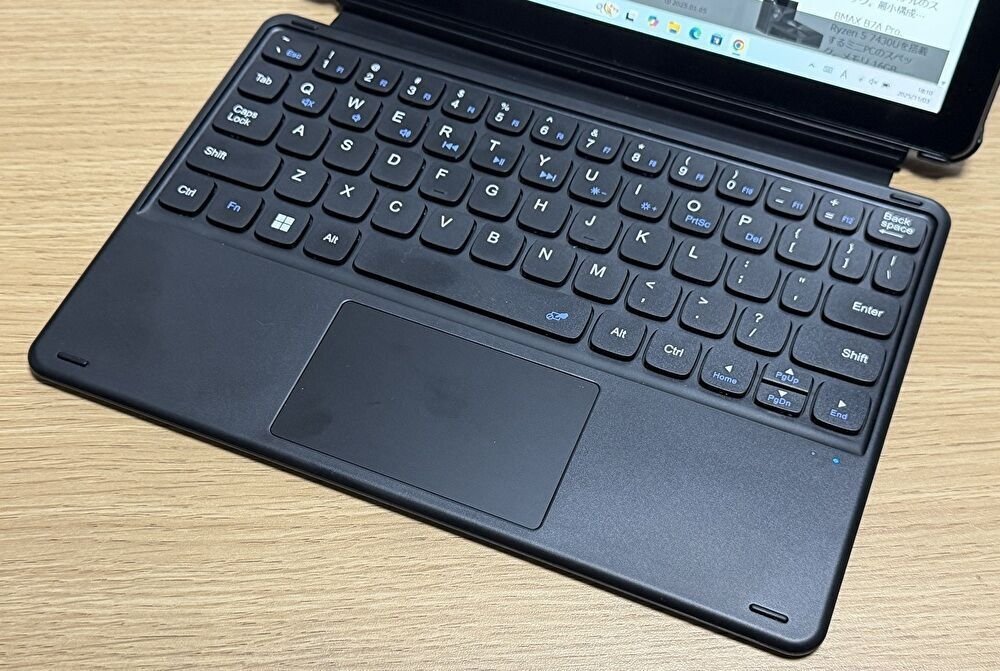 試用のみ「CHUWI Hi10 X2」10インチタブレット/純正キーボードセット CHUWI Hi10 X2、10インチ 2 in 1のキーボードセットが販売に。実機使用