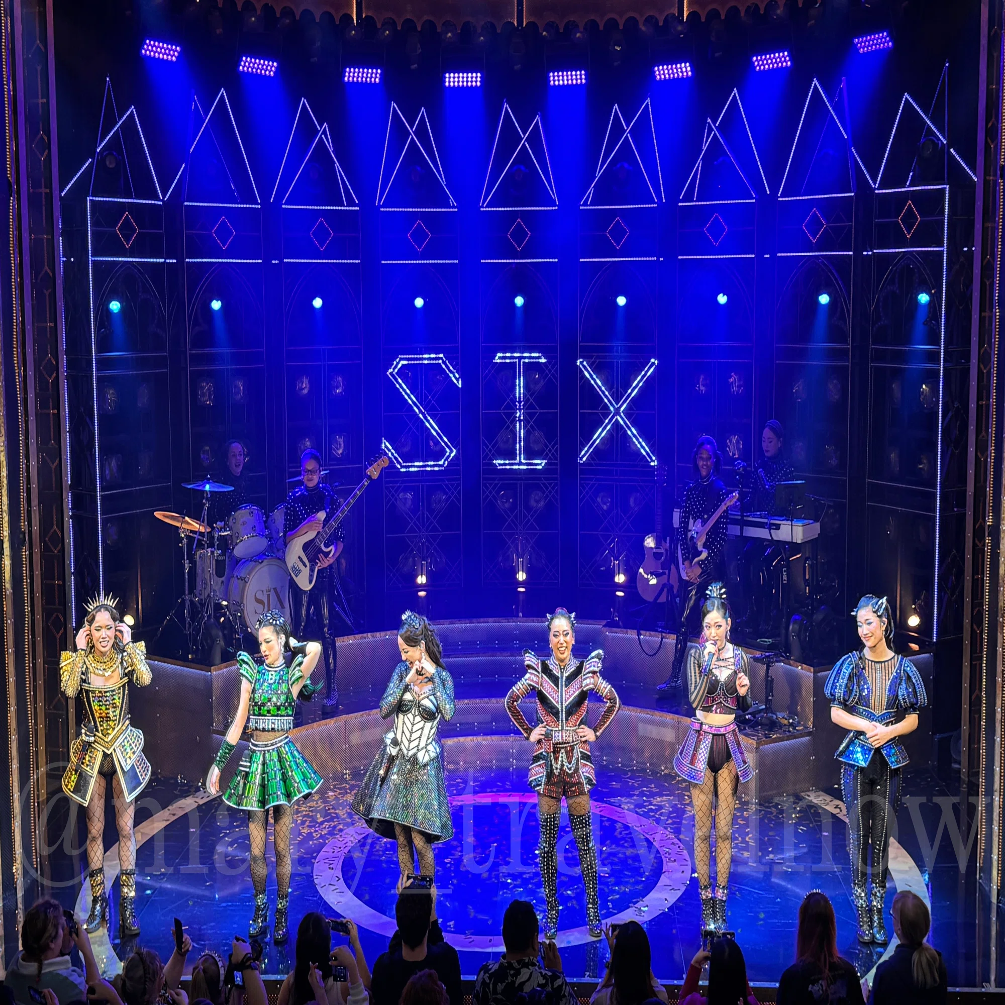 SIXロンドン日本キャスト版が最高だった。公演の感想、ステージドア 