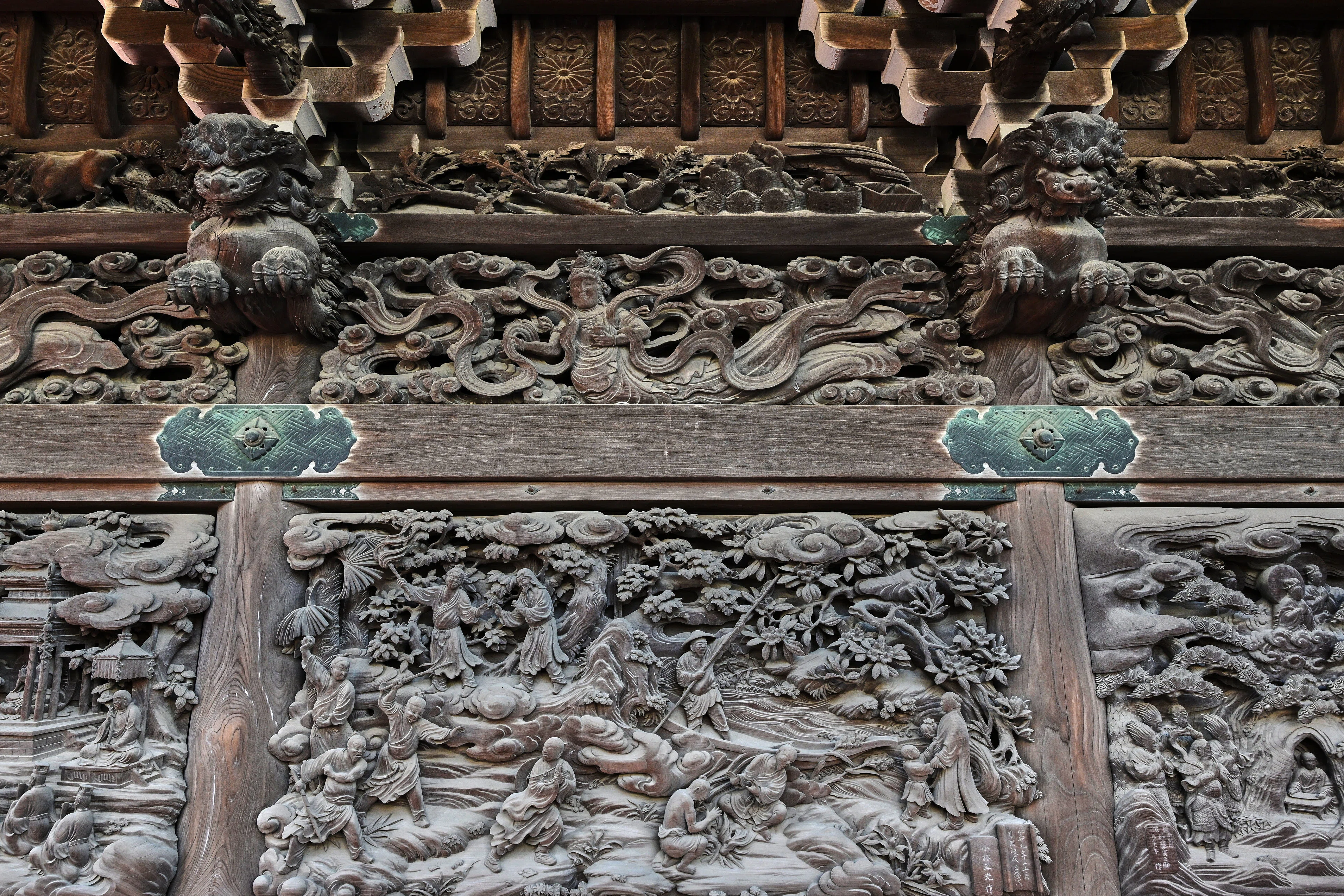 彫刻のお寺 （Z9 : NIKKOR Z 24-70mm f/2.8 S II） ｜シェル