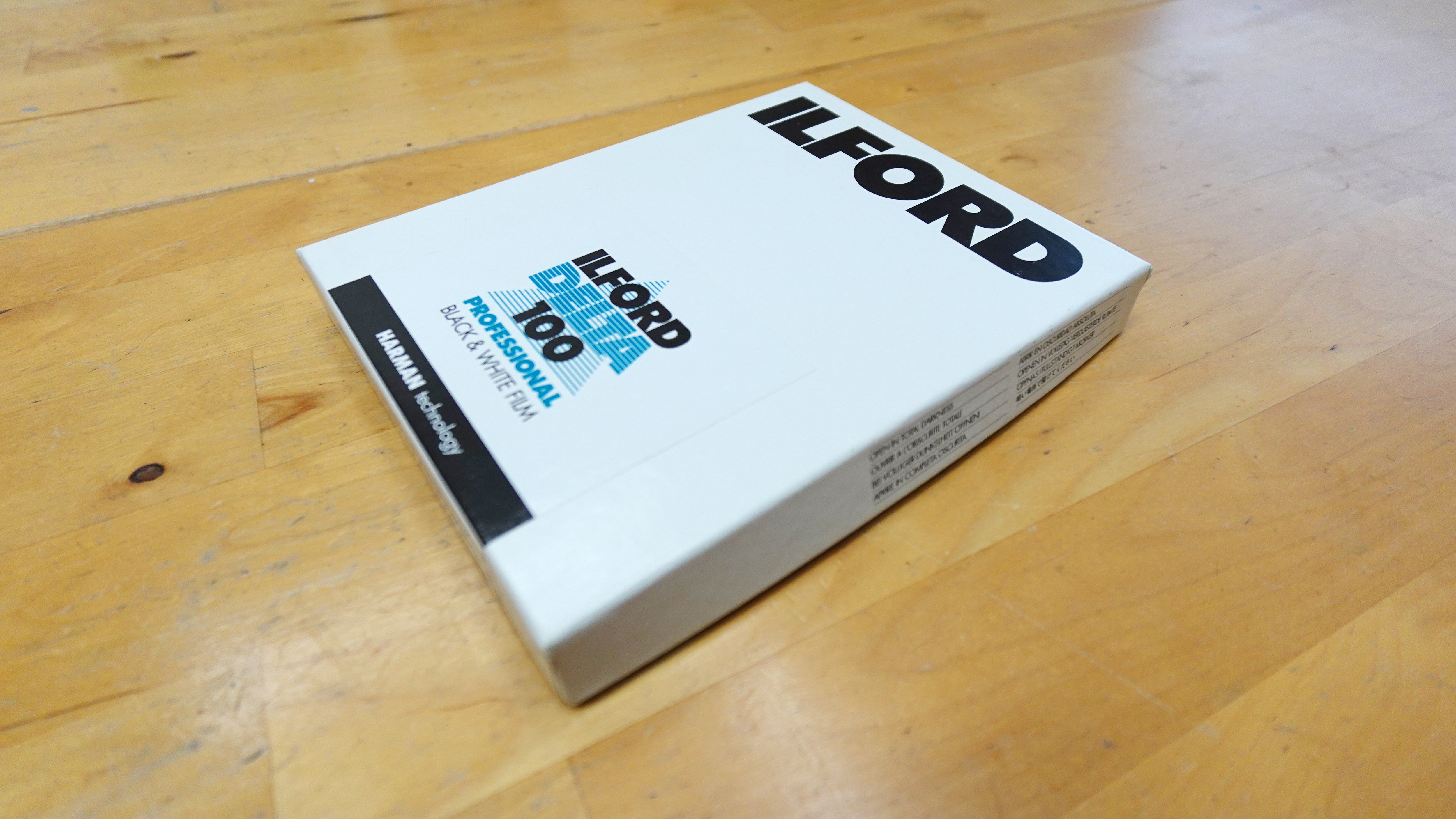 ５ミリかな、映写機。フィルム多数。 4x5フィルム事情。｜Miyake