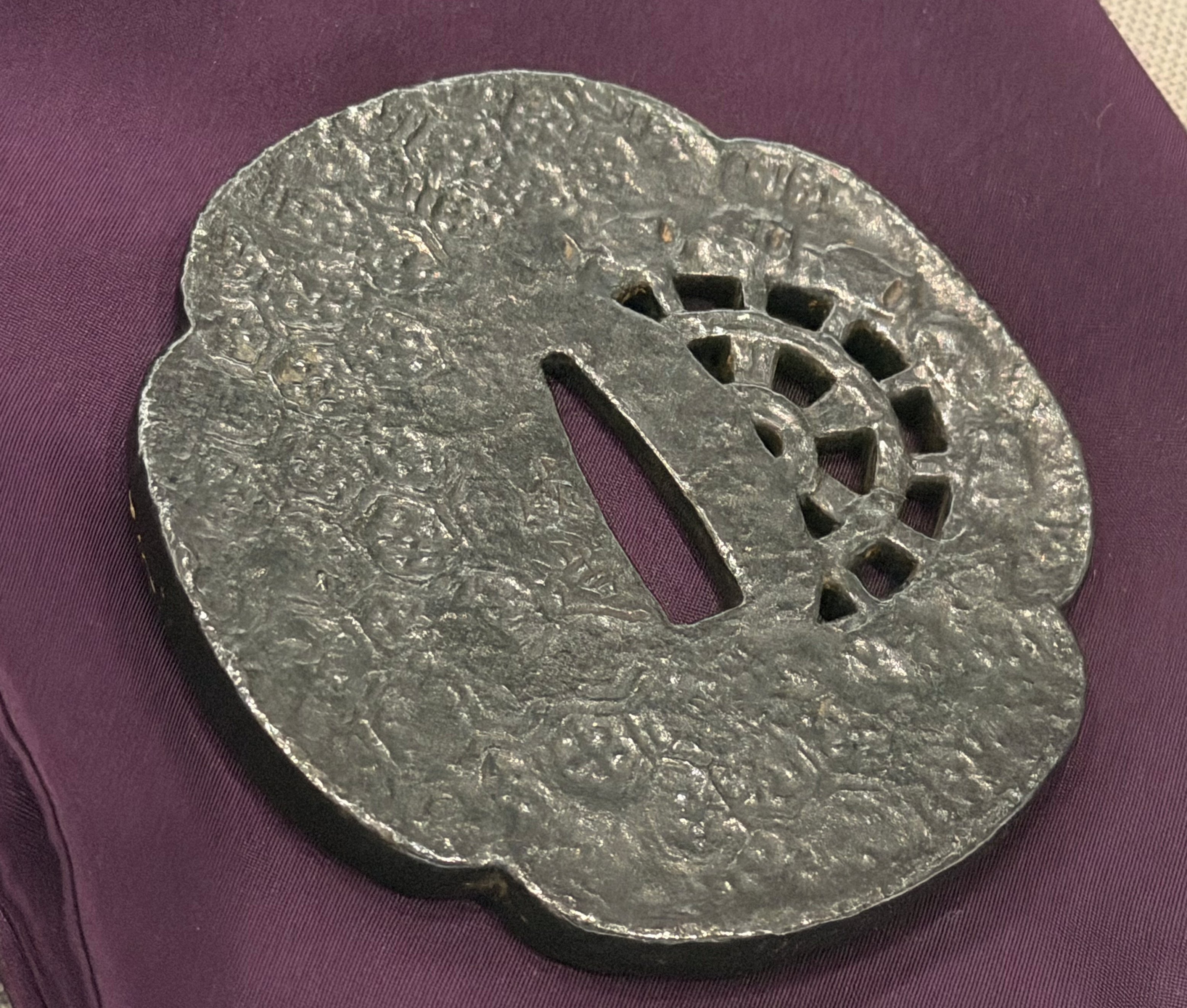 成木鐔㊲ 本人寄贈の鐔。制作年代を推測｜刀箱師の日本刀ブログ 中村圭佑