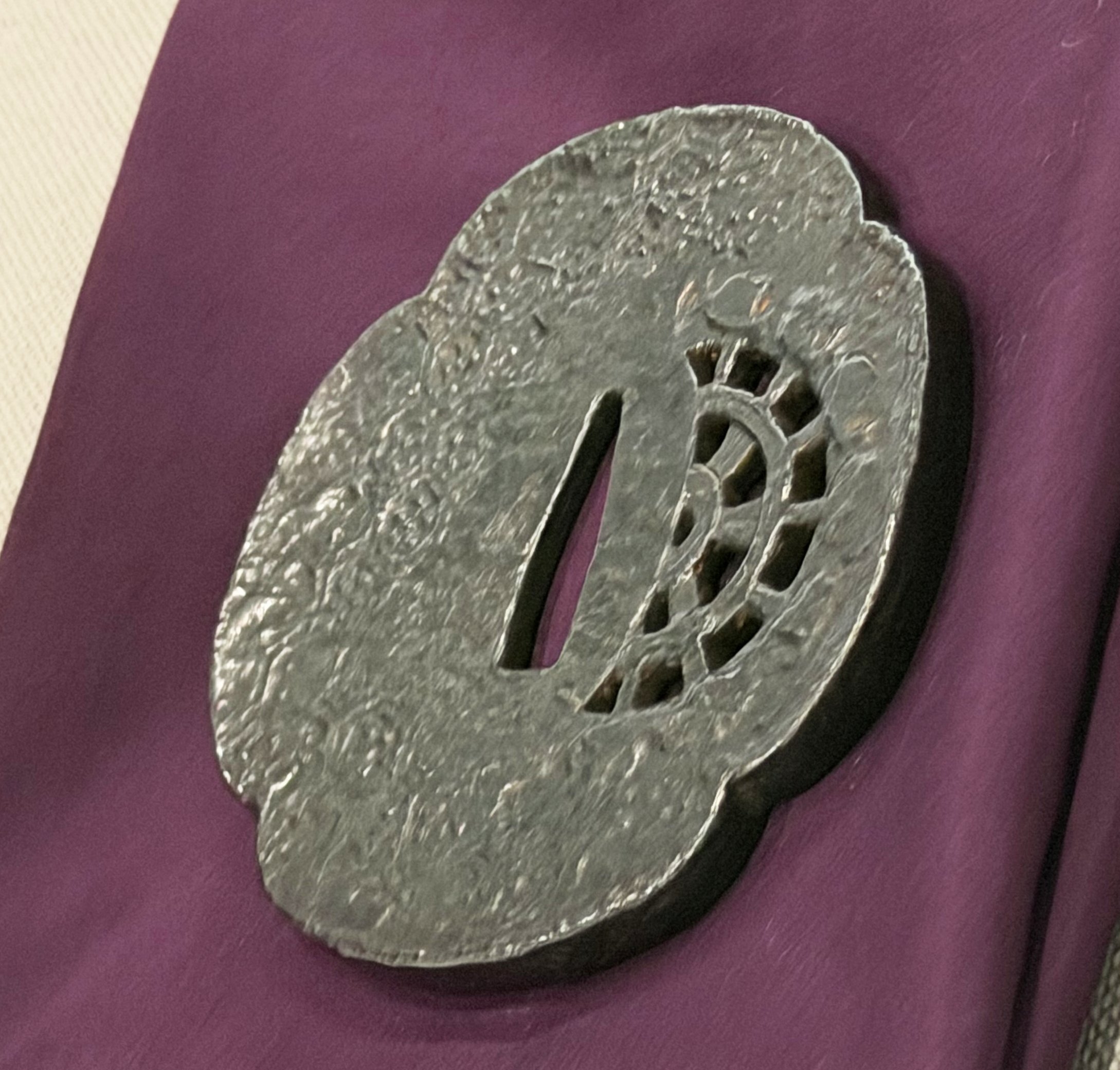 成木鐔㊲ 本人寄贈の鐔。制作年代を推測｜刀箱師の日本刀ブログ 中村圭佑