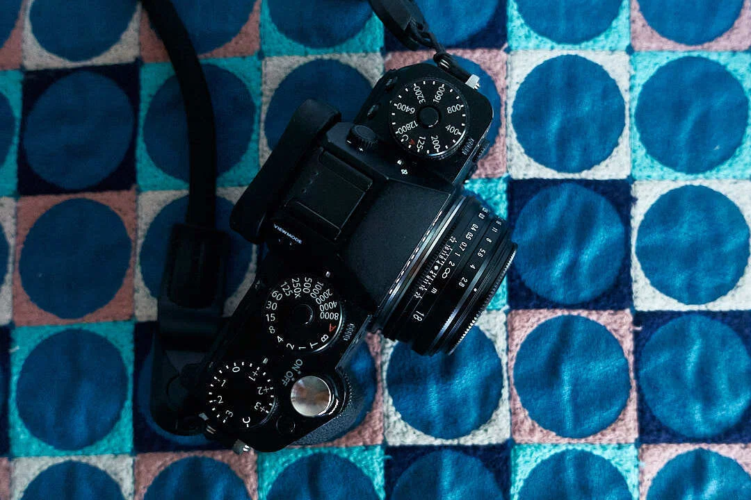 colorskopar18mmF2.8(X) 都会のモノクロスナップがいい！レビューと私