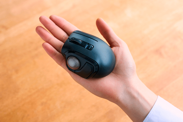 エレコム〉 bitra M-MT1MRSABK — 究極のモバイル特化！どこでも快適