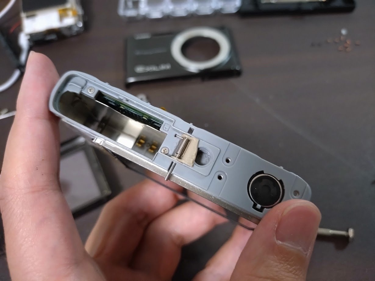 初めての「ジャンク品」購入。オールドコンデジを修理。2008年製 CASIO