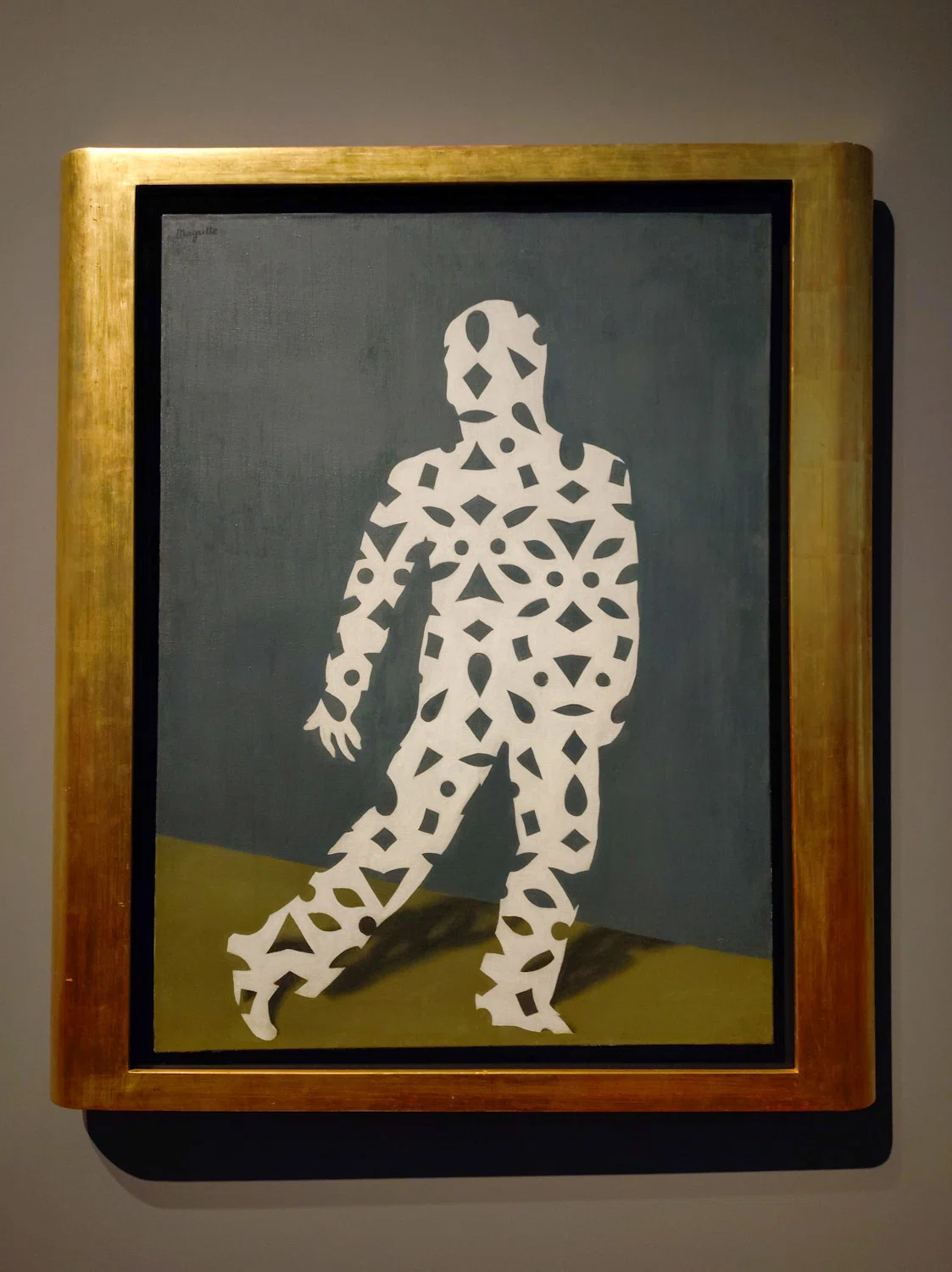 KMSKAのマグリット展：『Magritte: La ligne de vie』 – 現実の境界を