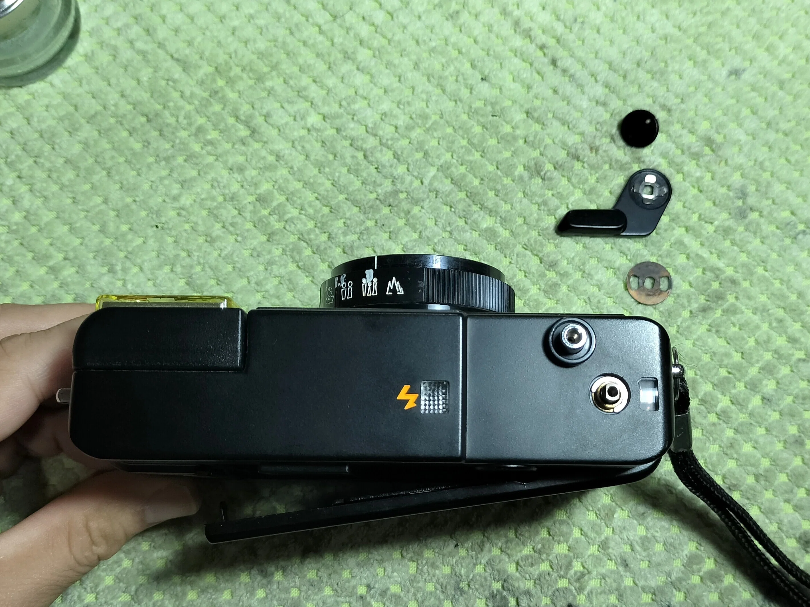 Rollei Flash 35の分解｜フィルムカメラ修理のアクアカメラ
