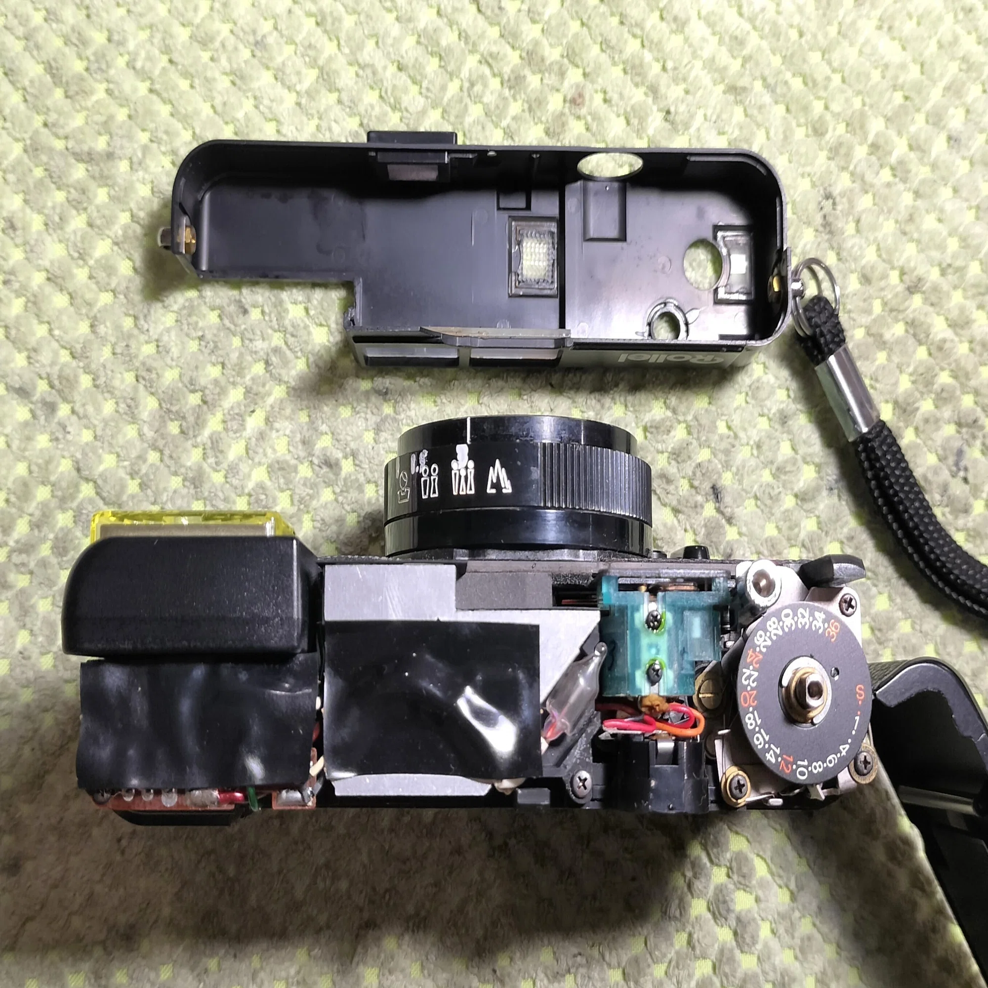 Rollei Flash 35の分解｜フィルムカメラ修理のアクアカメラ