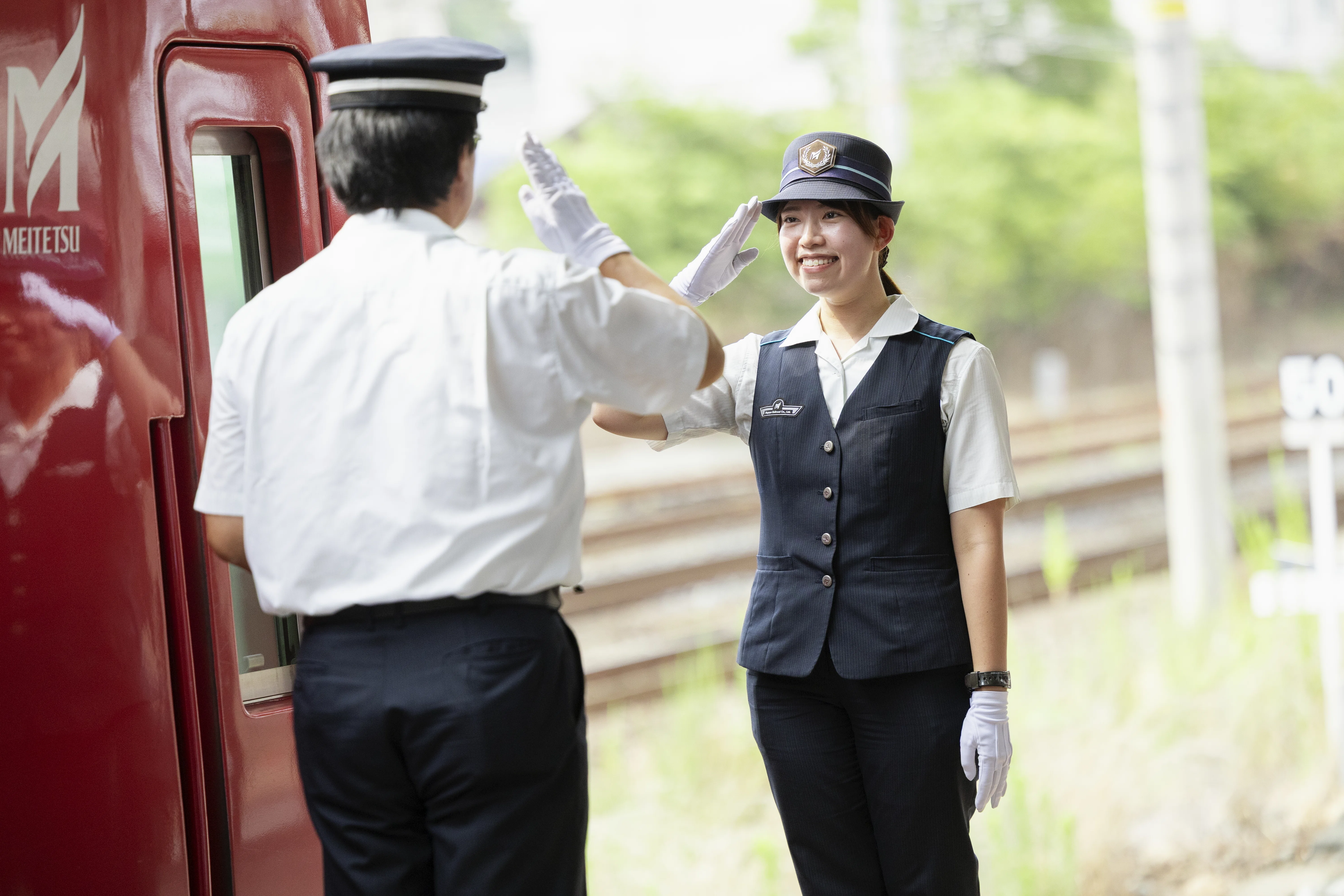 変わりゆく情景の先に、いつも変わらぬ安心を届ける。| 名鉄の仕事