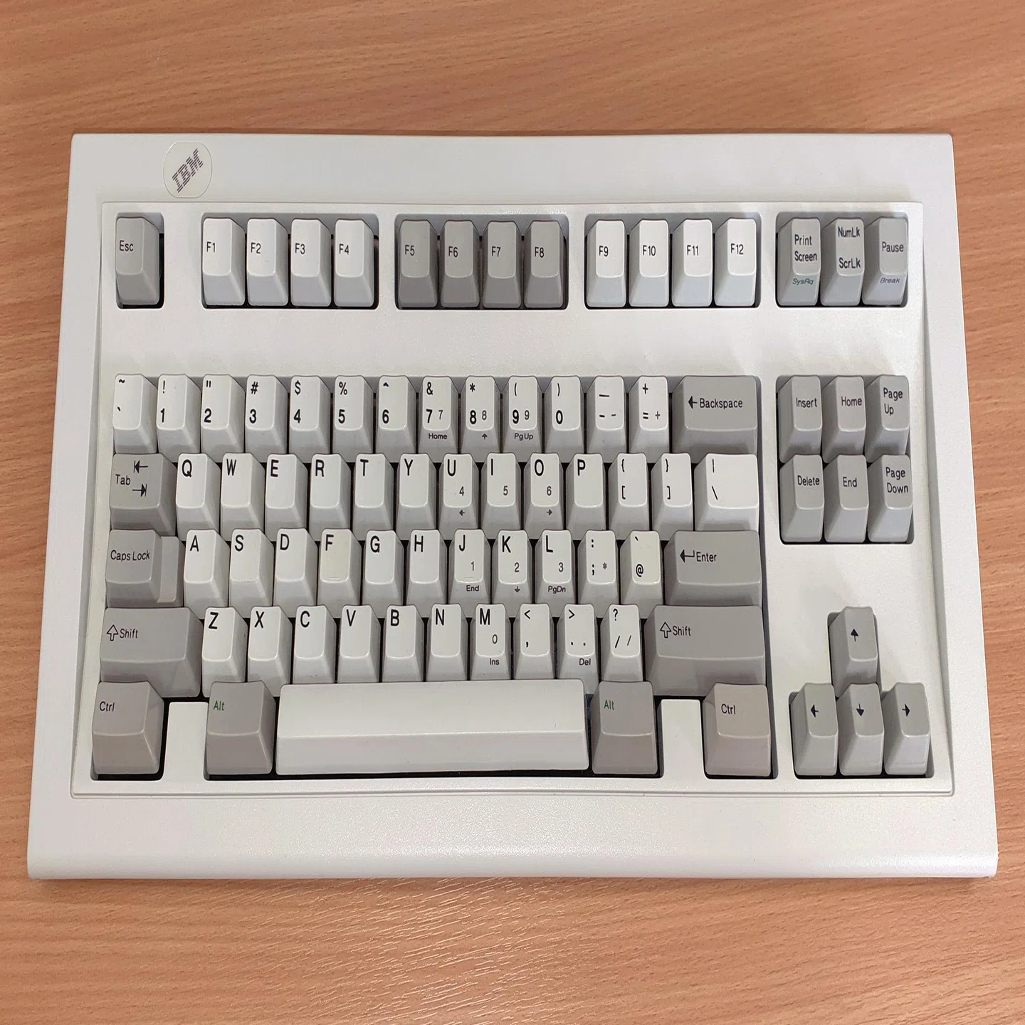 往年の名機まんまレプリカみたいなメカニカルキーボード「Model M SSK 