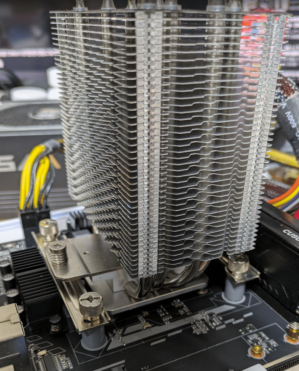 Intel 12世代ESのついたマザーを使う｜ねりうに