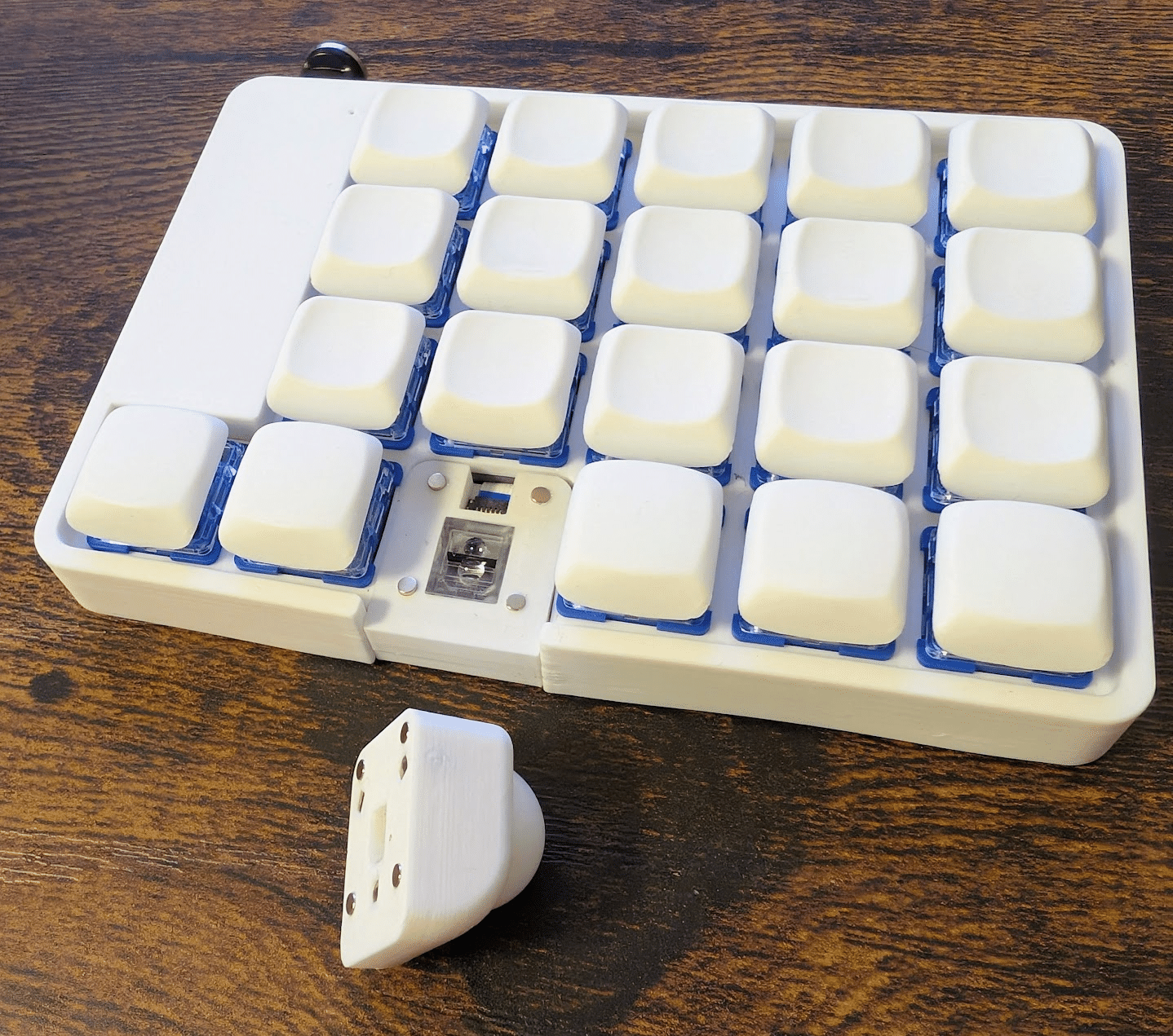 沼あらため湯舟。キーボードっていい湯だな。（5か月ぶり5台目：LisM