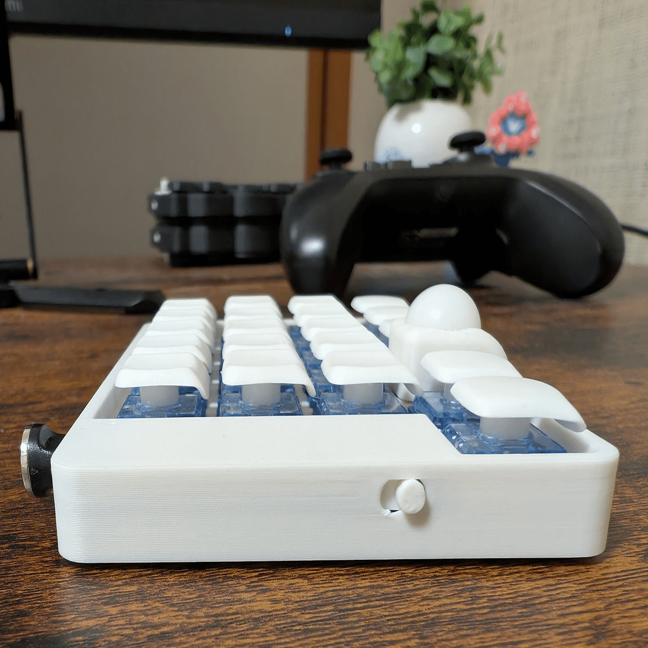 沼あらため湯舟。キーボードっていい湯だな。（5か月ぶり5台目：LisM