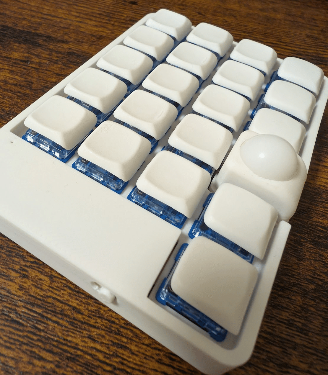 沼あらため湯舟。キーボードっていい湯だな。（5か月ぶり5台目：LisM