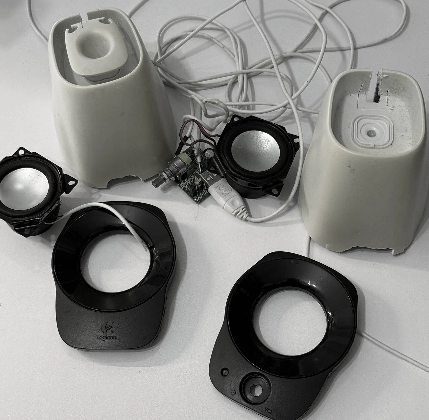 DIY】3Dプリンターで古いミニスピーカーをアップサイクルリサイクル