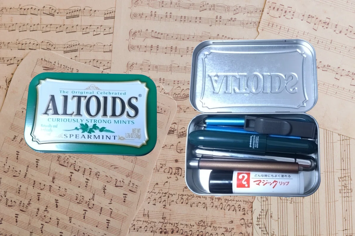ALTOIDSの缶ペンケース｜ずØ。│気づいたら替芯を比較してる男