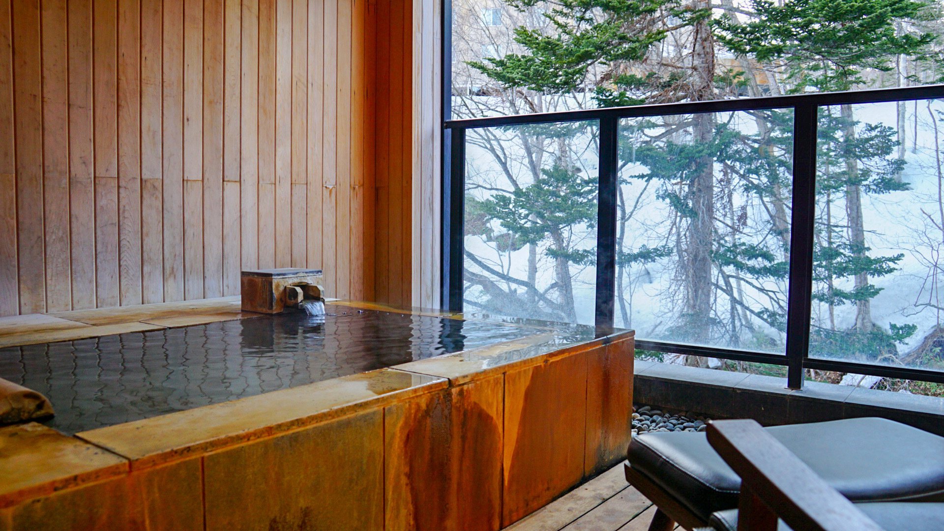 北海道・ニセコ】ニセコ昆布温泉 鶴雅別荘 杢の抄｜木のぬくもりに