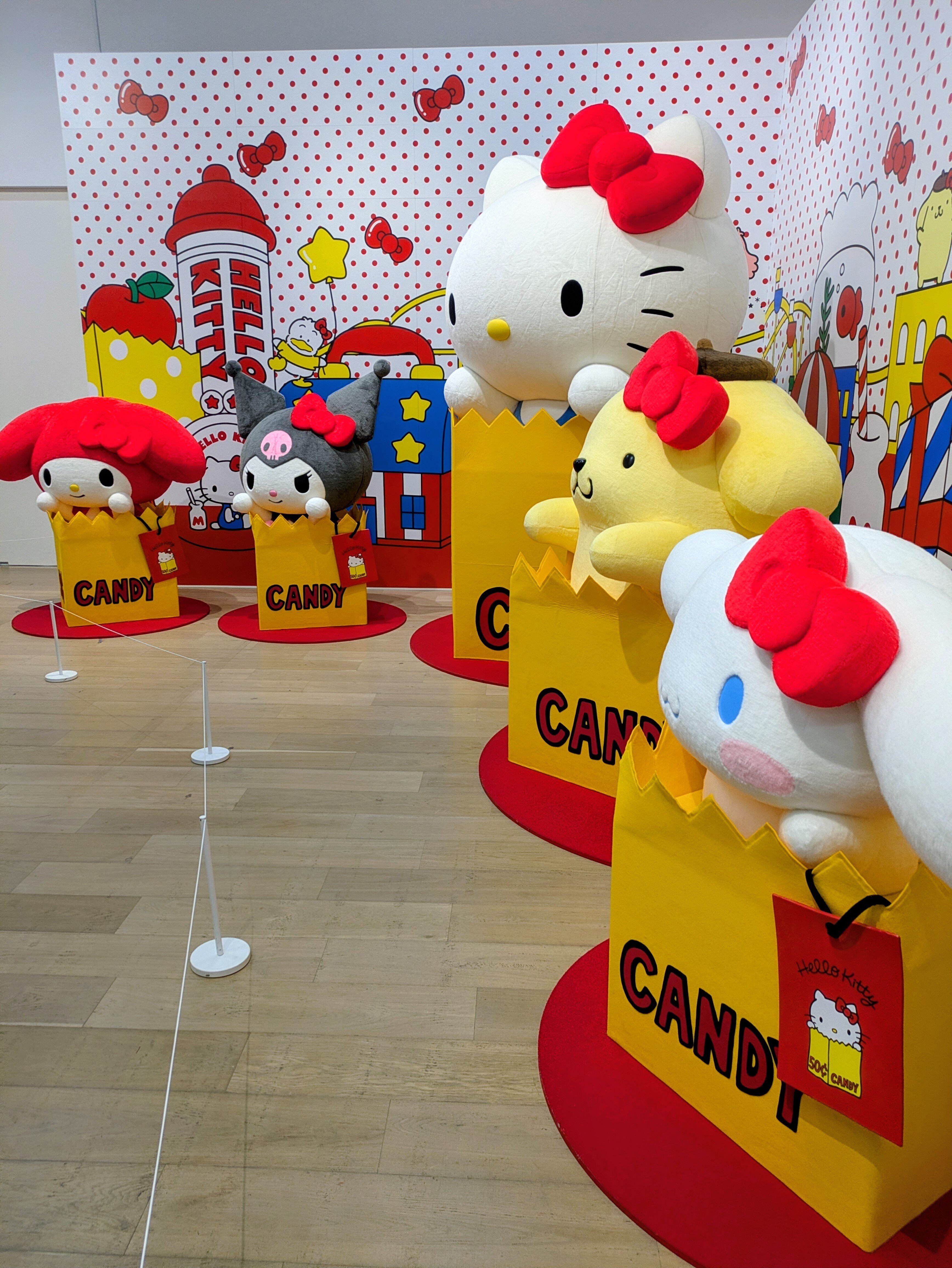 仕事を選ばないハローキティが「選んだ」日本を代表するファッション5