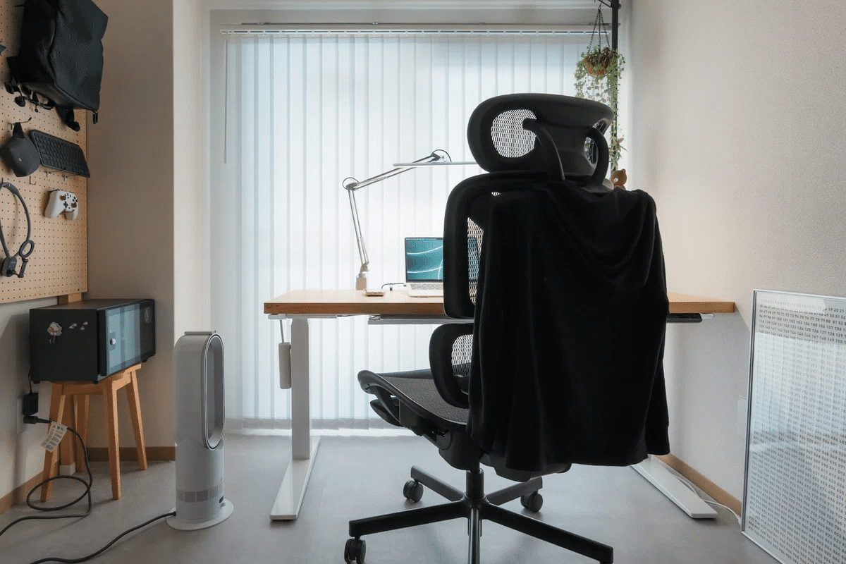 Dyson Hot+Cool HF1 2025年11月発売 モデル ヒーター、扇風機として1台2役で活躍し、脱衣所などの狭い部屋にも最適