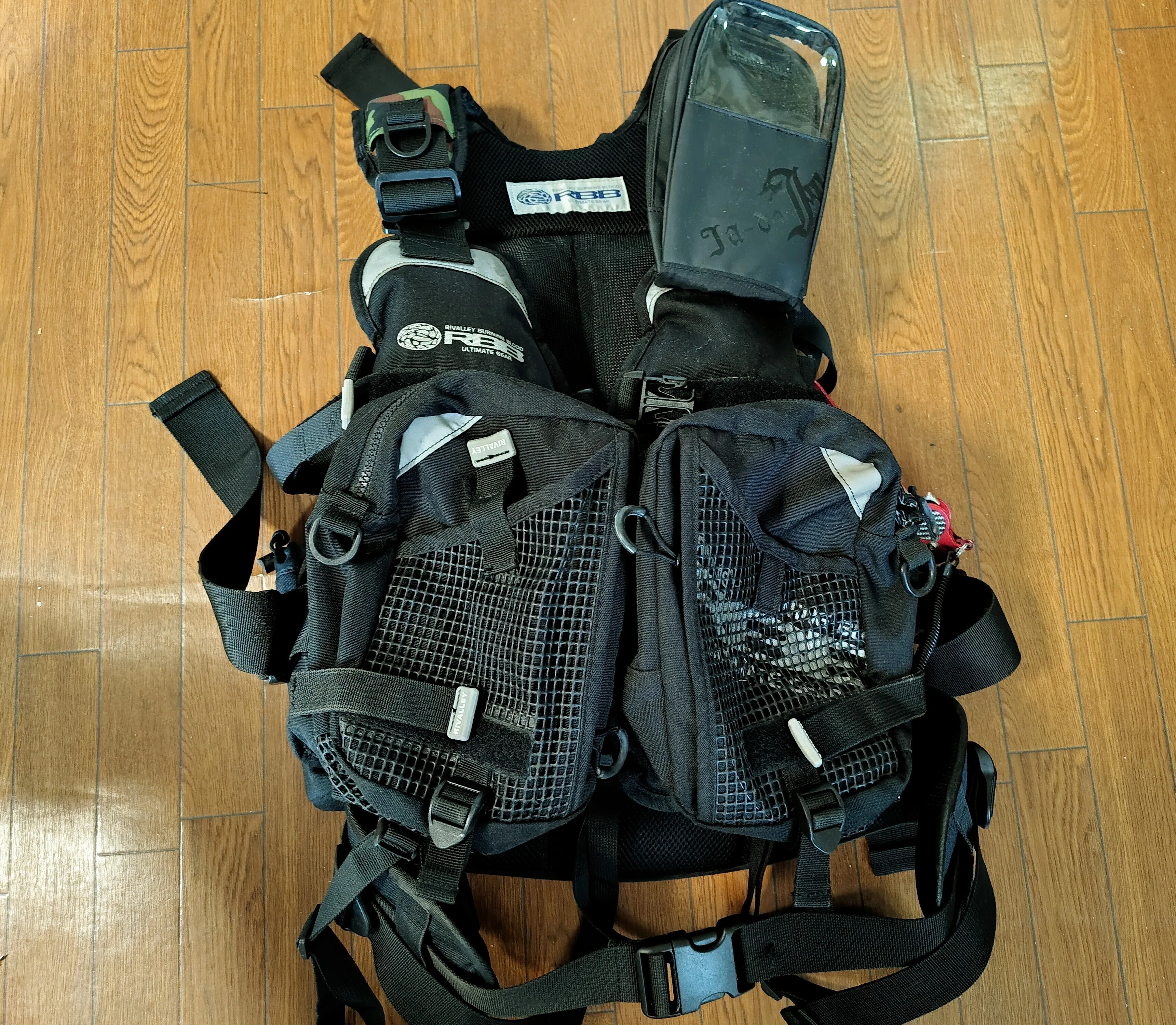 自然と遊ぶ。自然で遊ぶ。だからライフジャケット。|根魚戦士アイナメン 自然と遊ぶ。自然で遊ぶ。だからライフジャケット。|根魚戦士アイナメン