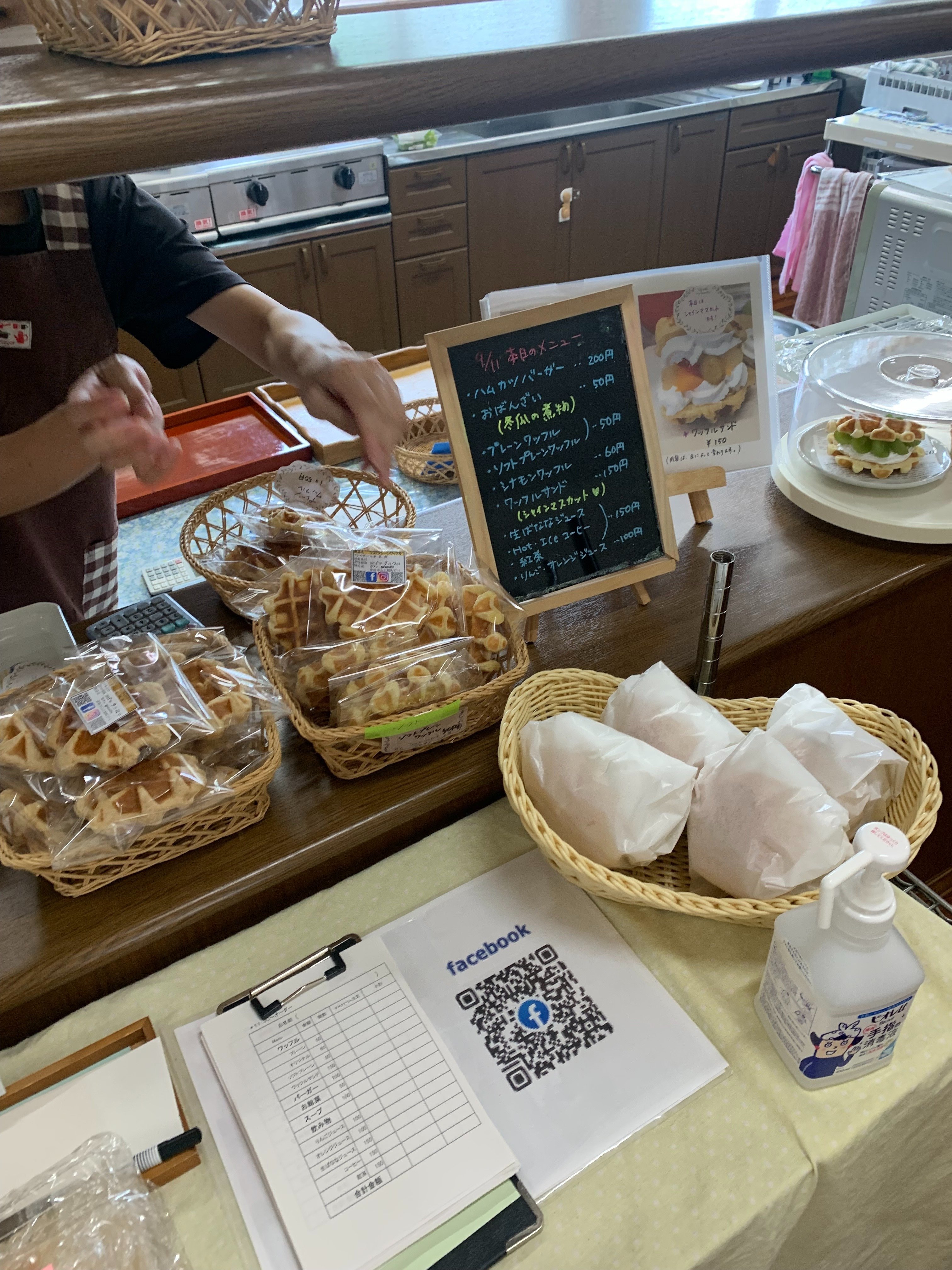 ワッフルが大人気！ママも子どもも笑顔になれる彦根の子育て支援カフェ