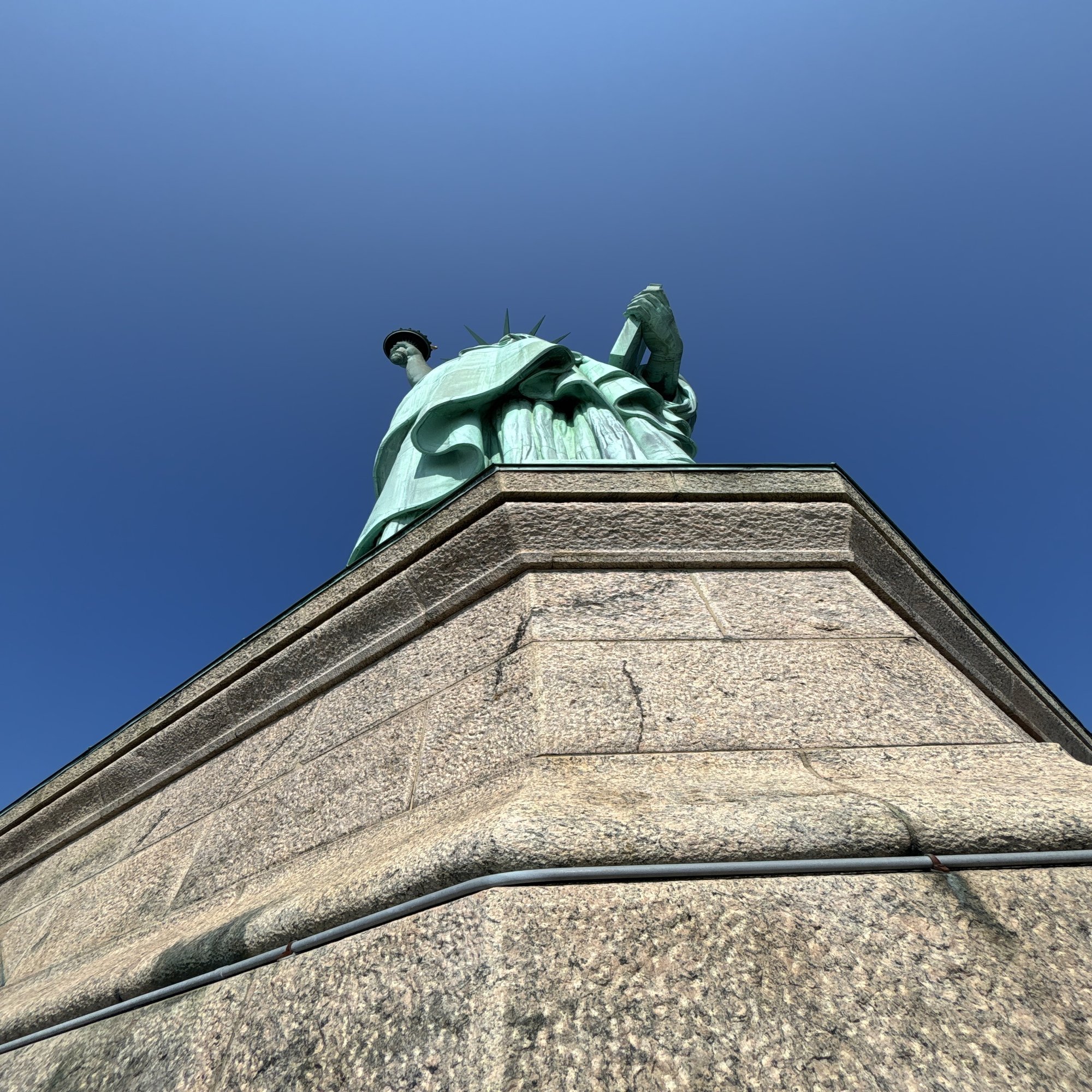 2025 お盆休み 弾丸世界一周旅行 旅行記 ８日目① ～ スタチュークルーズで自由の女神へ ～｜世界一周研究家Rio