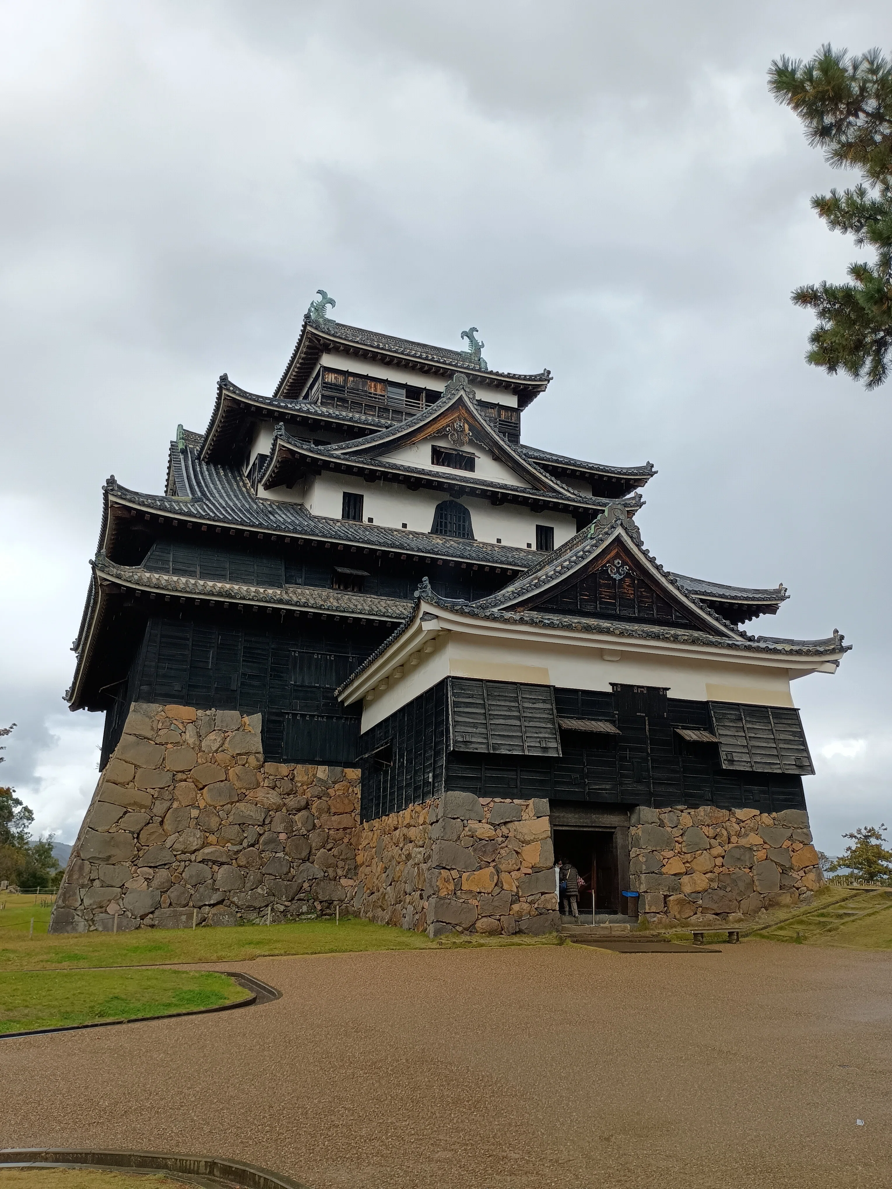 松江城、出雲大社への旅②雨と虹と国宝天守｜ヤスジロウの記