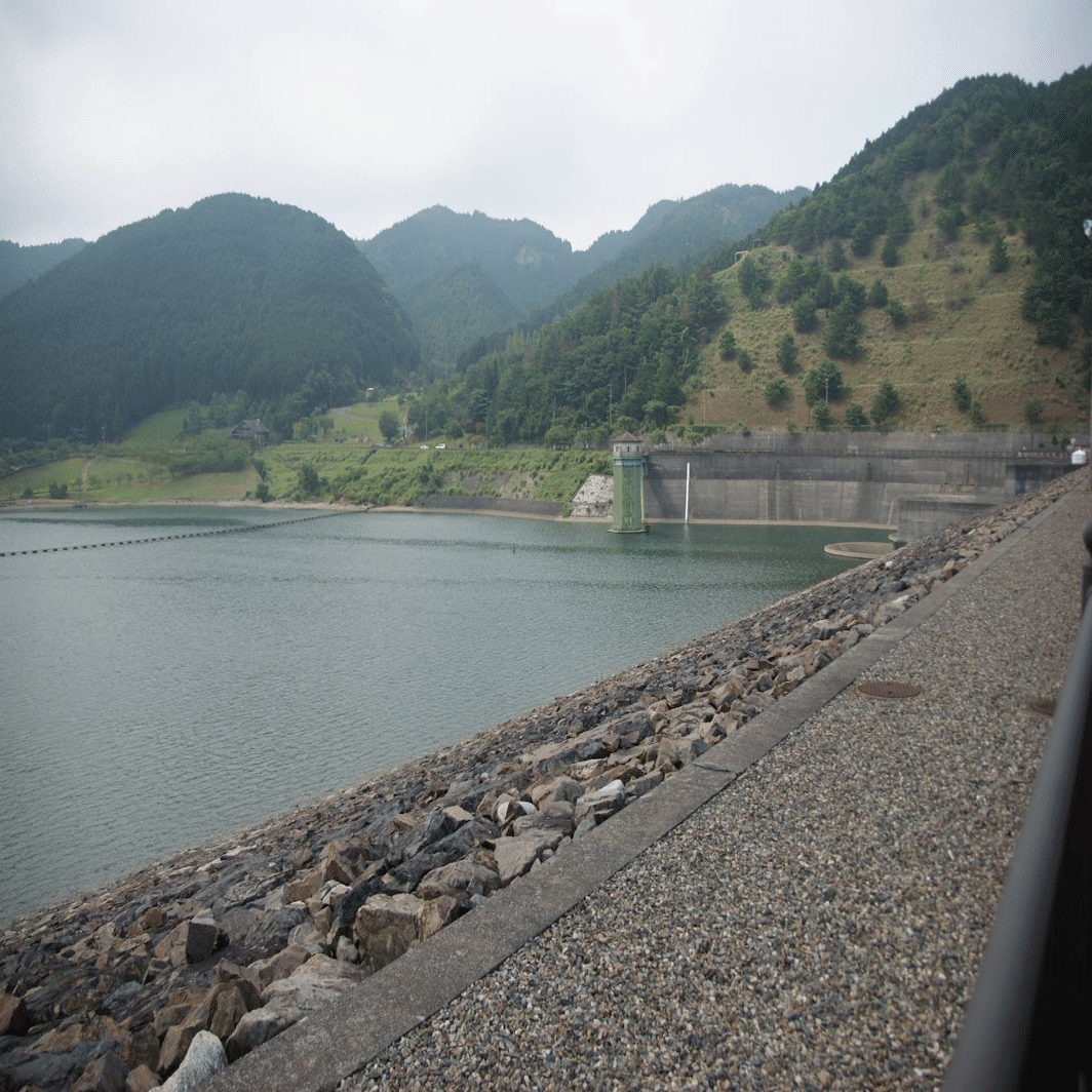 青土ダム（滋賀県）｜一日一堰｜町田 奈桜