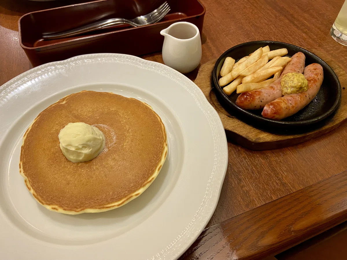 Project Pancakes Back-and-forth between pancakes and sausages at Royal Host|ちゃんめの食生活